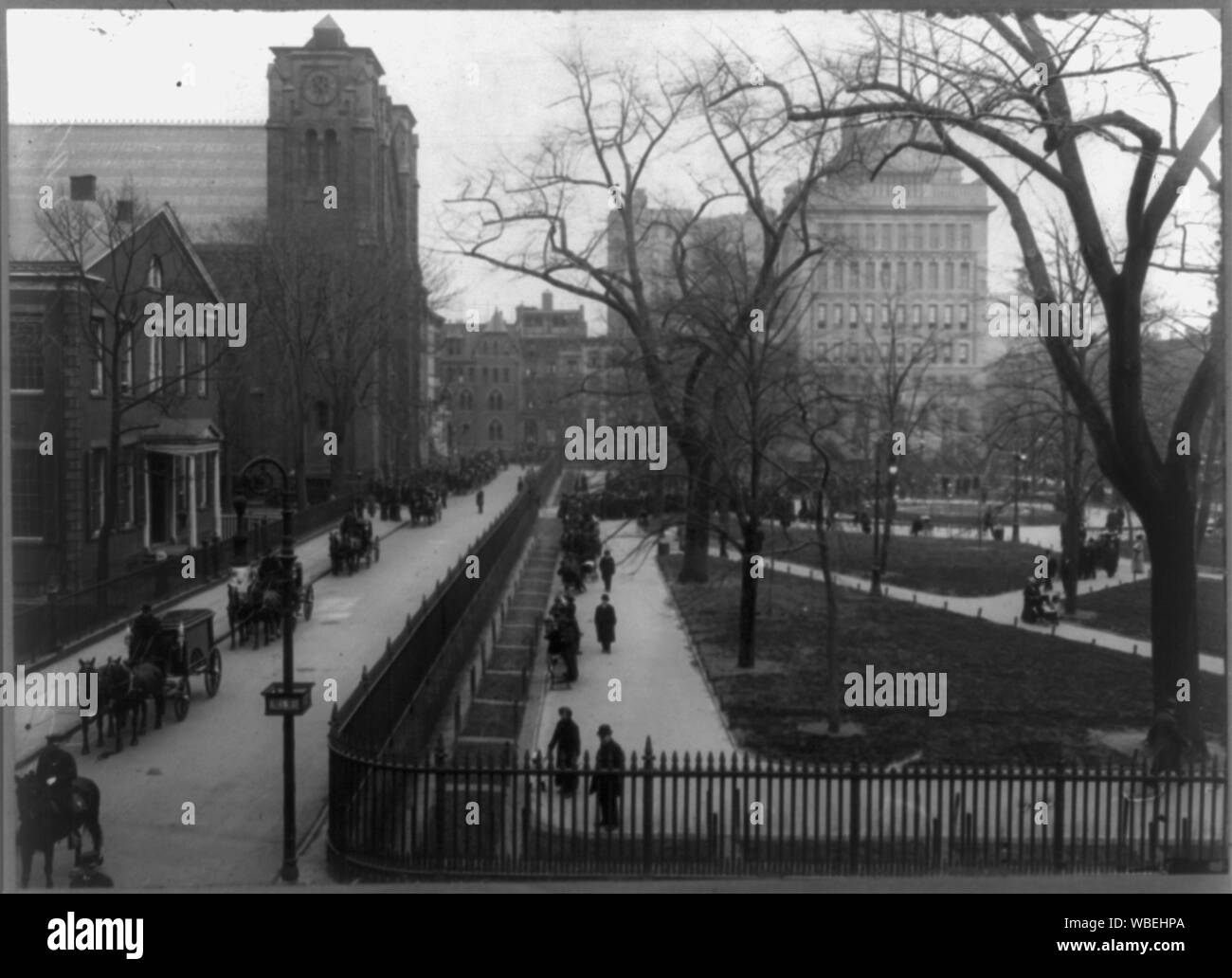Beerdigung von John Pierpont Morgan: Aus der Vogelperspektive Trauerzug, mit Pferden und Wagen an der Ecke E. 15 St., NYC Abstract / Medium: 1 Fotoabzug. Stockfoto