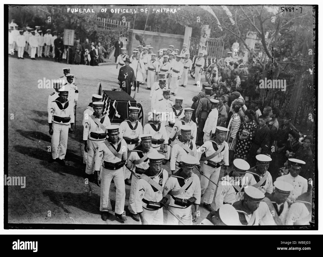 Beerdigung der Offiziere der NITAKA Abstract / Medium: 1 Negativ: Glas; 5 x 7 in. oder kleiner. Stockfoto