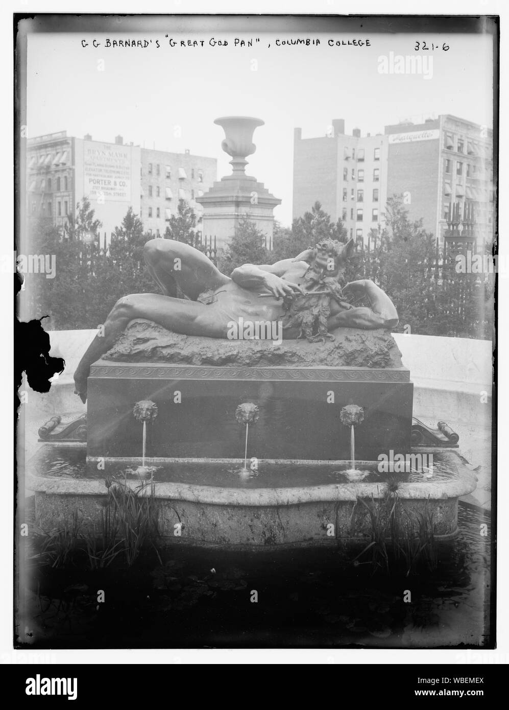 G.G. Barnard's großer Gott Pan Statue, Columbia College (Nahaufnahme) Abstract / Medium: 1 Negativ: Glas; 8 x 10 in. Stockfoto