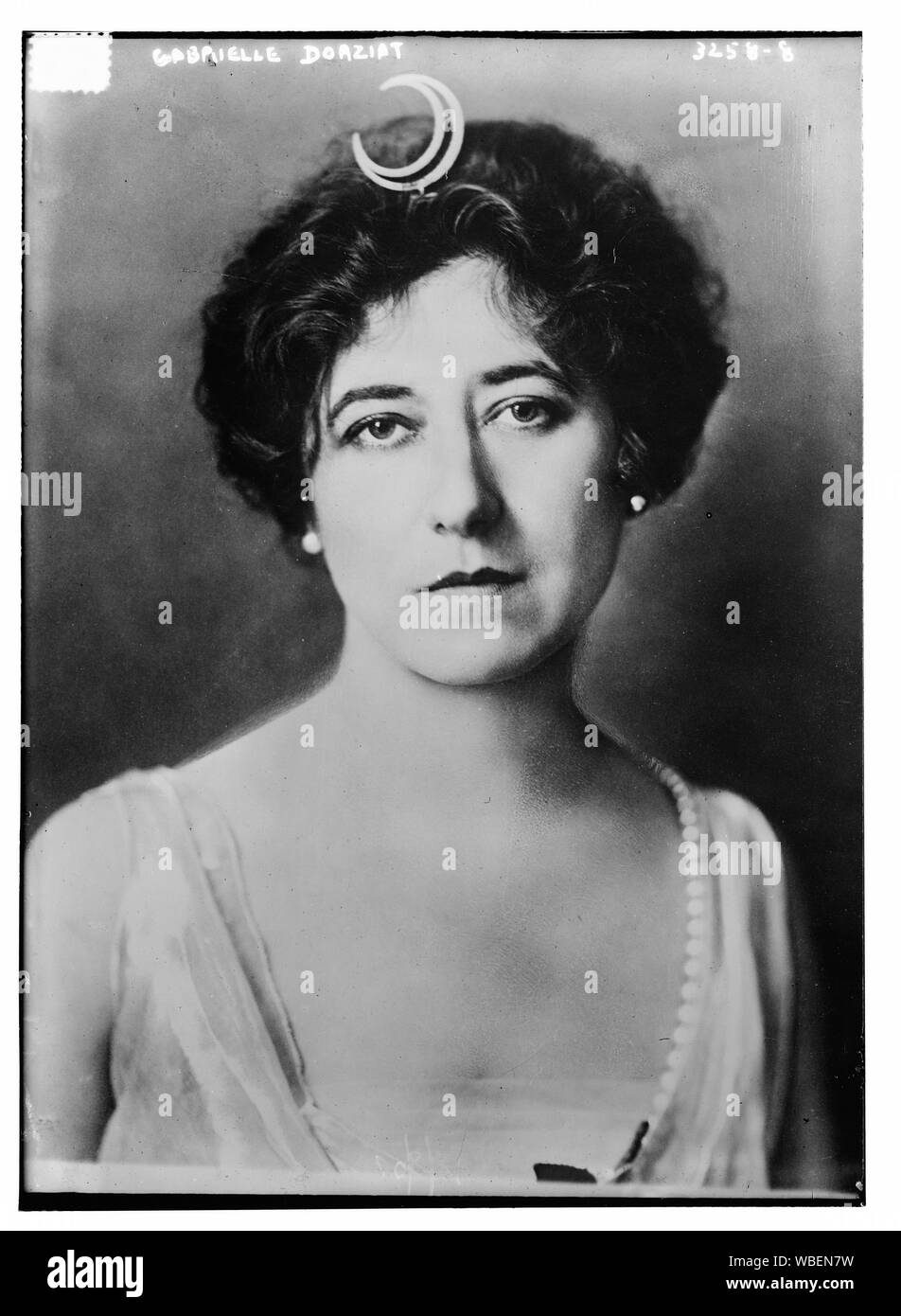 Gabrielle Dorziat Abstract / Medium: 1 Negativ: Glas; 5 x 7 in. oder kleiner. Stockfoto