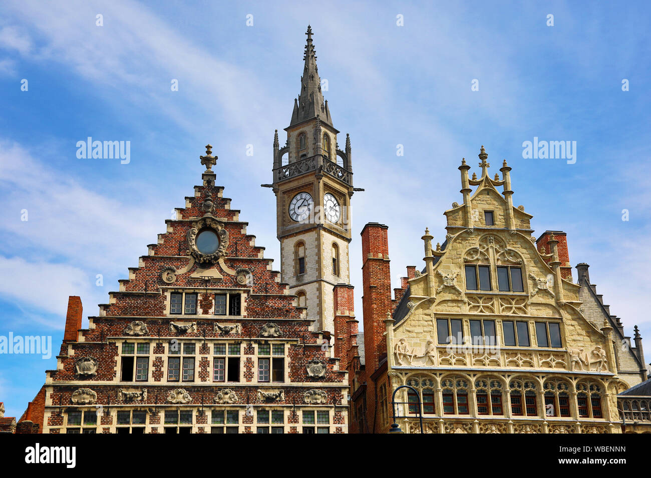 Gent Clock Tower und der Vrije Schippers Guildhall, Graslei Quay, Gent, Belgien Stockfoto