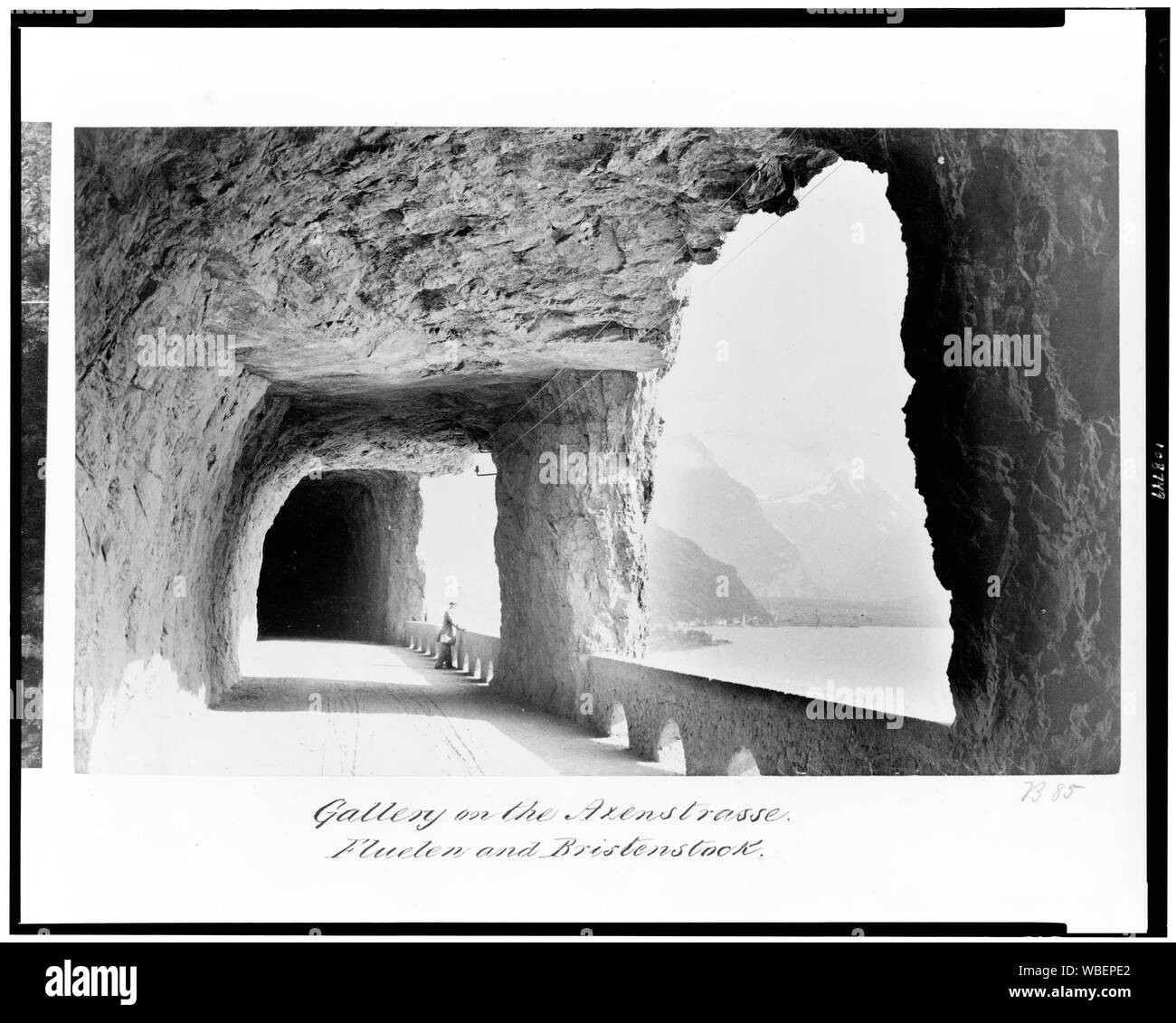 Galerie auf die axenstrasse. Flüelen und Bristenstock Abstract / Medium: 1 Foto: Eiweiß. Stockfoto