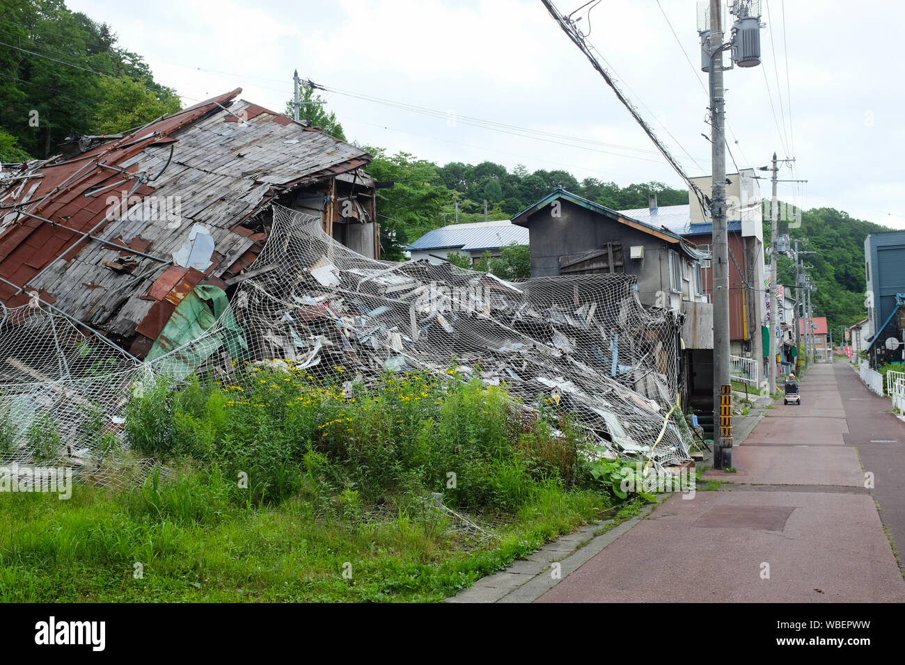 Alte Gebäude in der Stadt Yubari in der sorachi Der, Hokkaido, Japan. Im Jahr 2019 fotografiert. Stockfoto