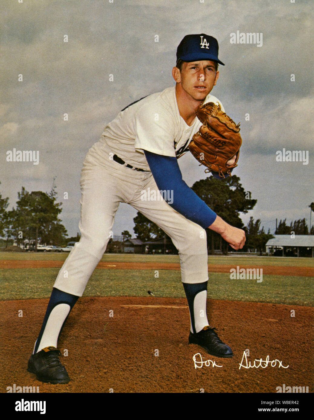 Don Sutton, der Stern Krug für die Los Angeles Dodgers in den 1970er Jahren stellt für ein Erinnerungsfoto auf dem Feld der Schwindler Spring Training Facility dann in Vero Beach, FL Stockfoto