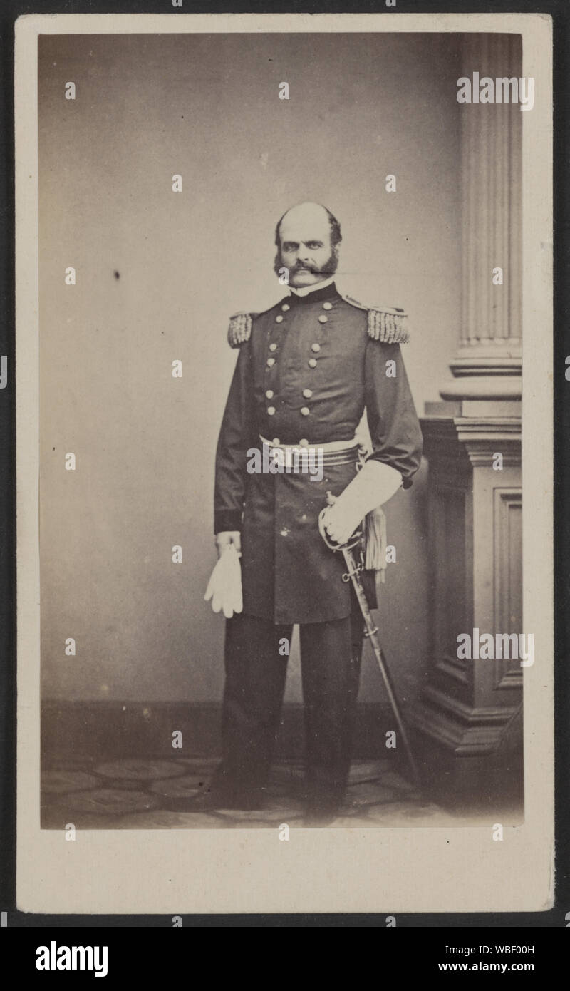 Generalmajor Ambrose E. Burnside 1 Rhode-Island Infanterie Regiment und allgemeines Personal USA Freiwilligen Infanterieregiments mit Stulpen und Schwert Abstract / Medium: 1 Foto: Eiweiß, carte de visite Montage; 10,2 x 6,1 cm. Stockfoto