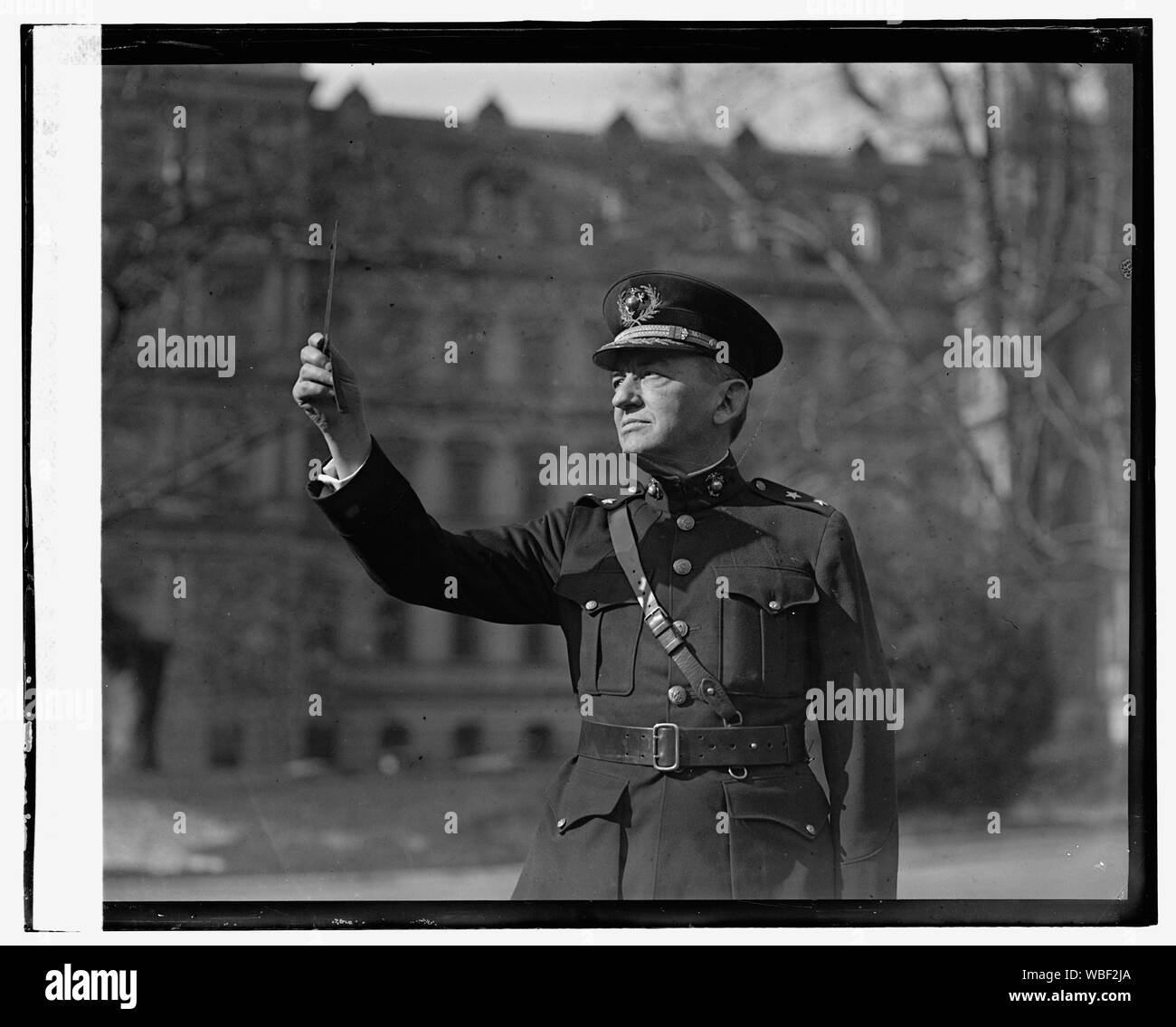 Gen. Lejeune anzeigen Eclipse von Sun, 1/24/25 Abstract / Medium: 1 Negativ: Glas; 4 x 5 in. oder kleiner Stockfoto