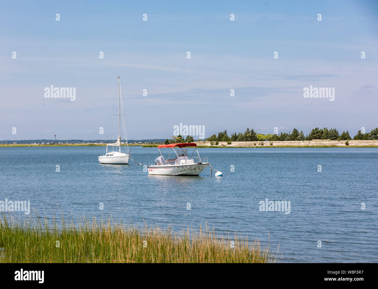 Zwei Schiffe am Liegeplatz in Sag Harbor, NY Stockfoto