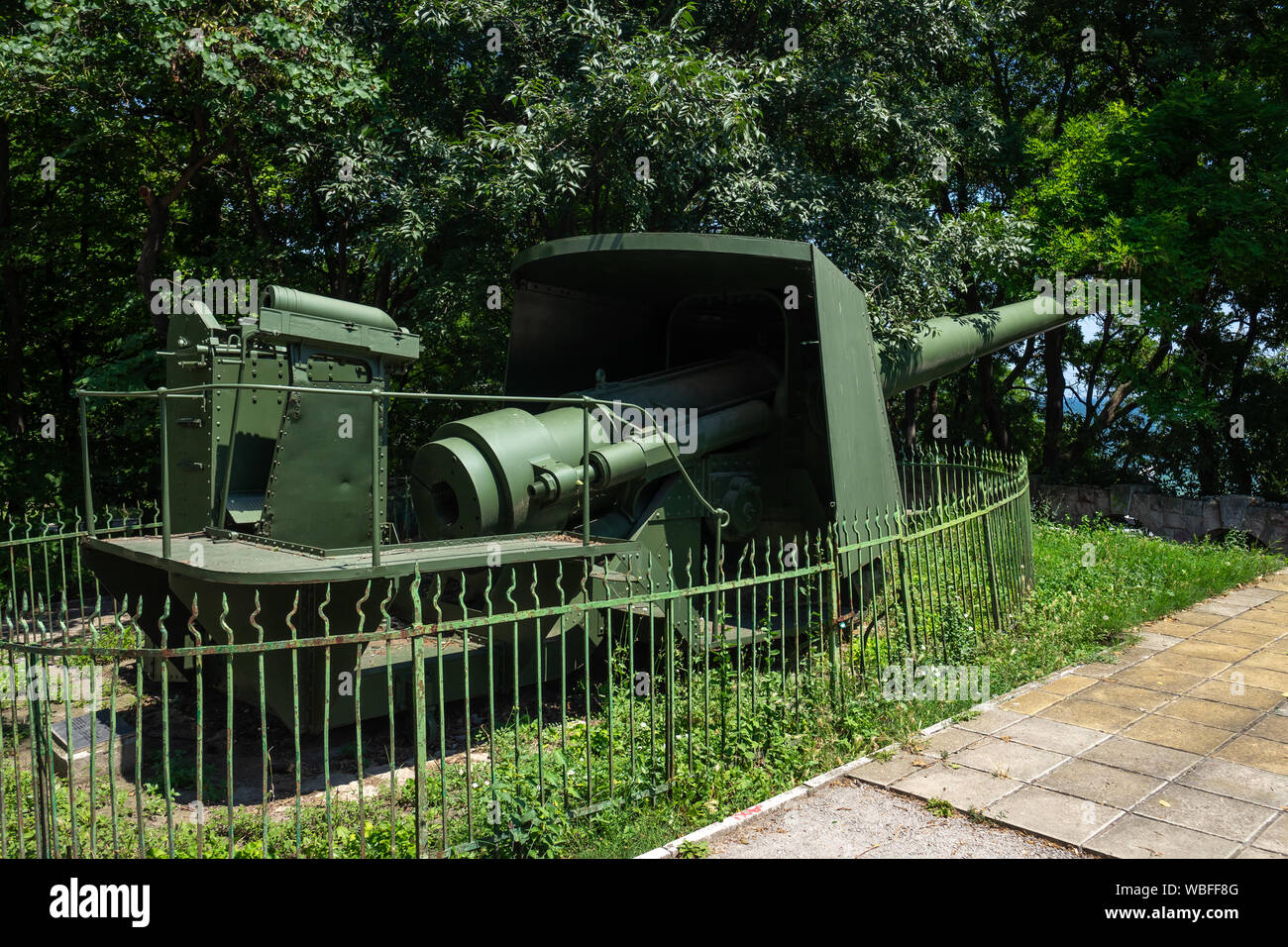 VARNA, Bulgarien - 26. Juni 2019: Naval Museum. 240 mm Küste - gun Schneider-Canet 240 L/45 QF. In Deutschland im Jahre 1907 hergestellt. Stockfoto