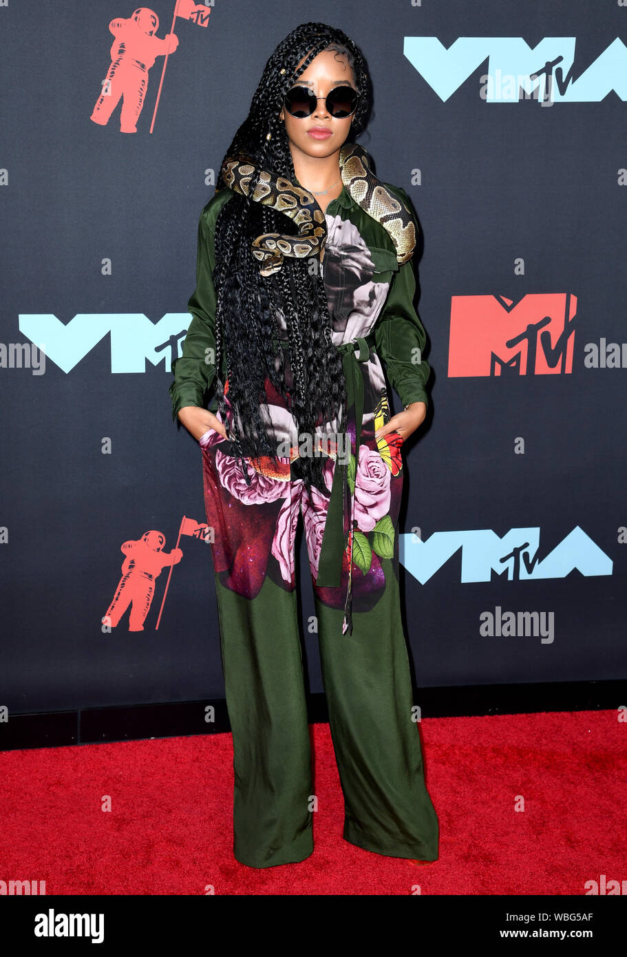 H.E.R. Teilnahme an den MTV Video Music Awards 2019 im Prudential Center in Newark, New Jersey statt. Stockfoto