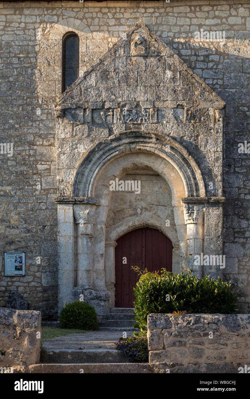 Alte Kirche in Weiler de Saint Georges de Montagne in der Nähe von Saint Emilion, Gironde, Frankreich Stockfoto