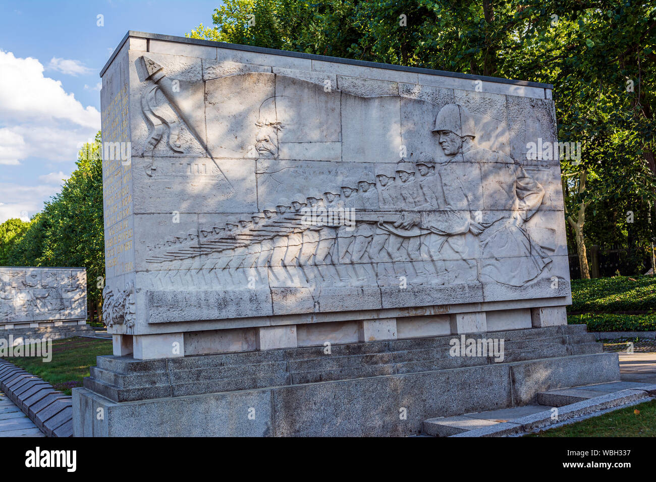 Berlin, Deutschland - 14 August 2019: Wall Art in das Sowjetische Ehrenmal im Treptower Park in Berlin. Es wurde gebaut, um die sowjetischen Soldaten, die Di zu gedenken. Stockfoto