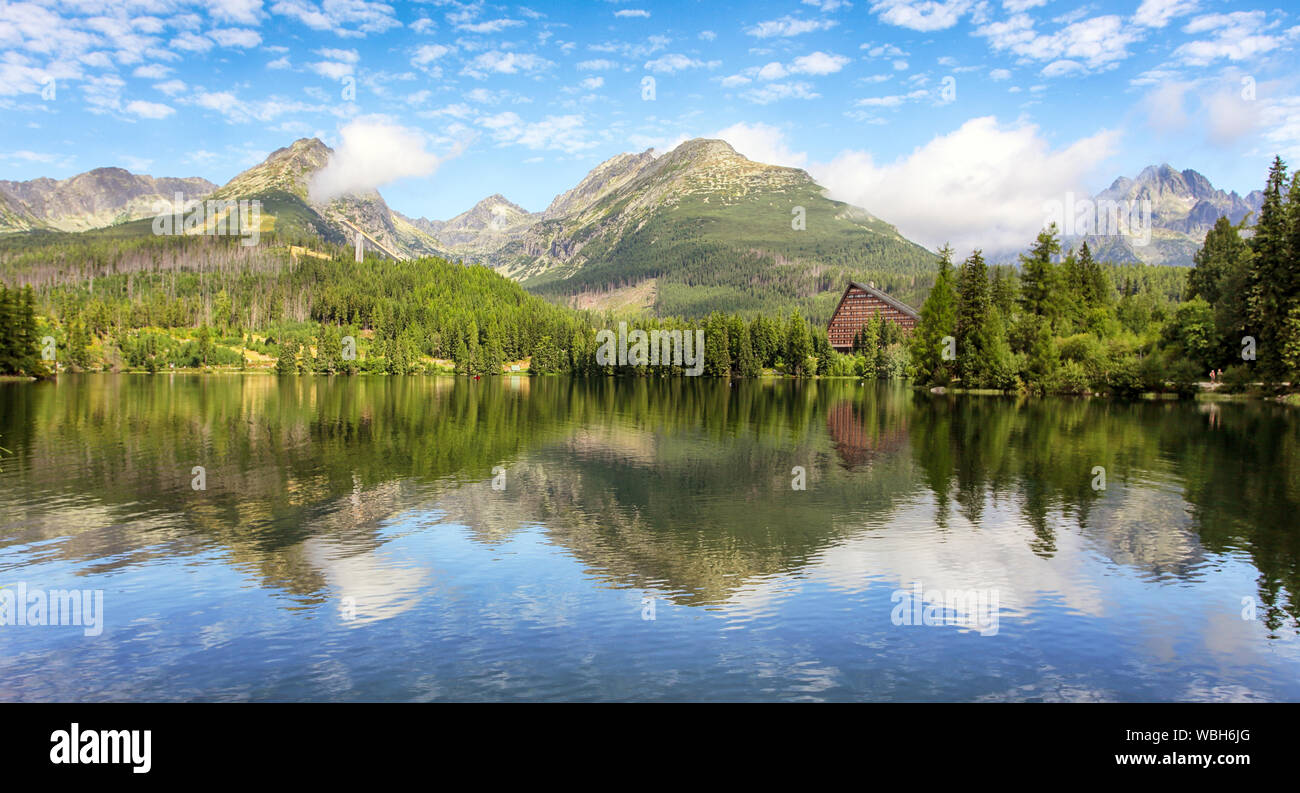 Bergsee Strbske pleso und Hohe Tatra, Slowakei - Landschaft Stockfoto