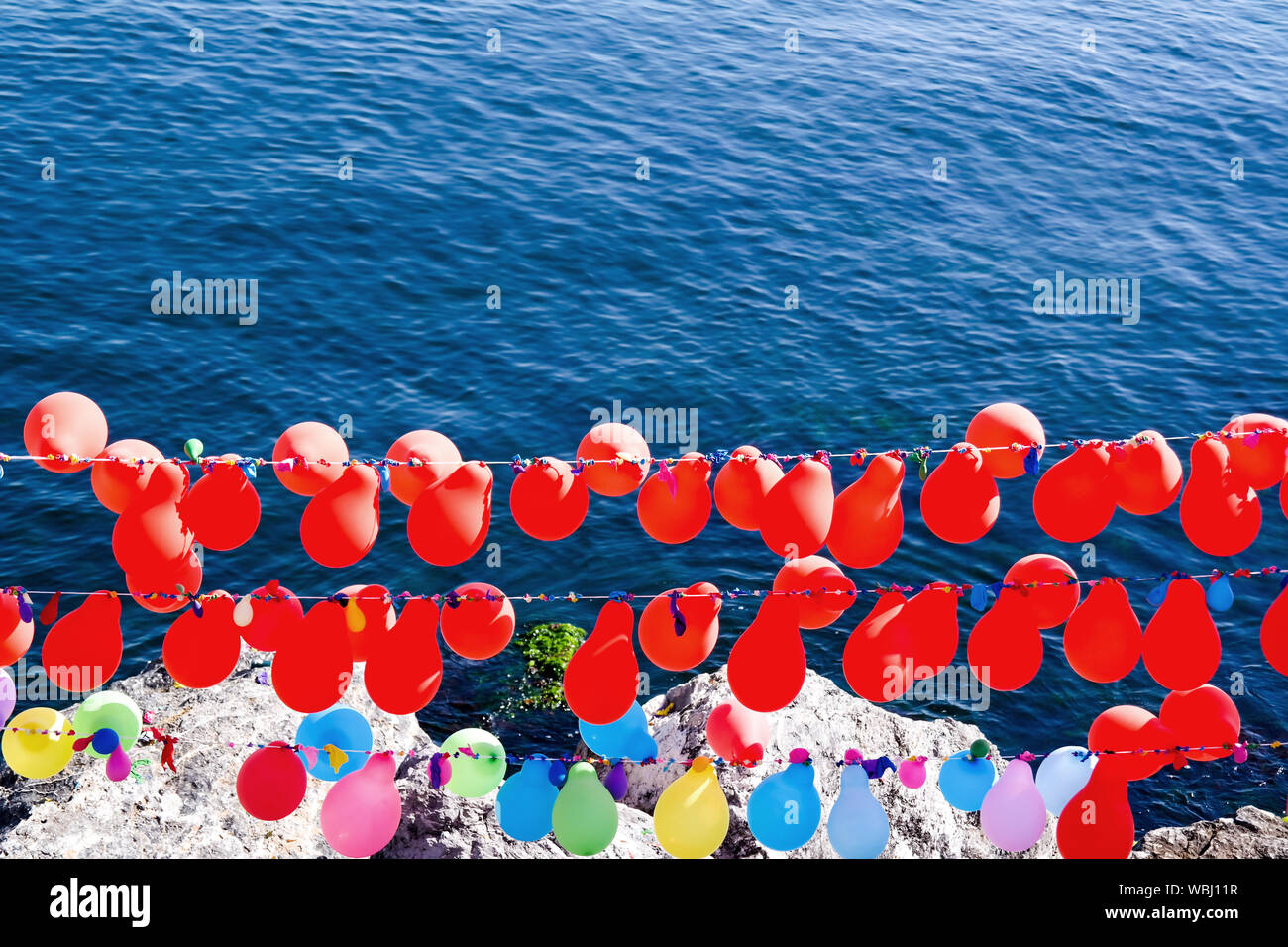 Hintergrund der roten Ballons. Bunte Luftballons Hintergrund. Istanbul. Stockfoto
