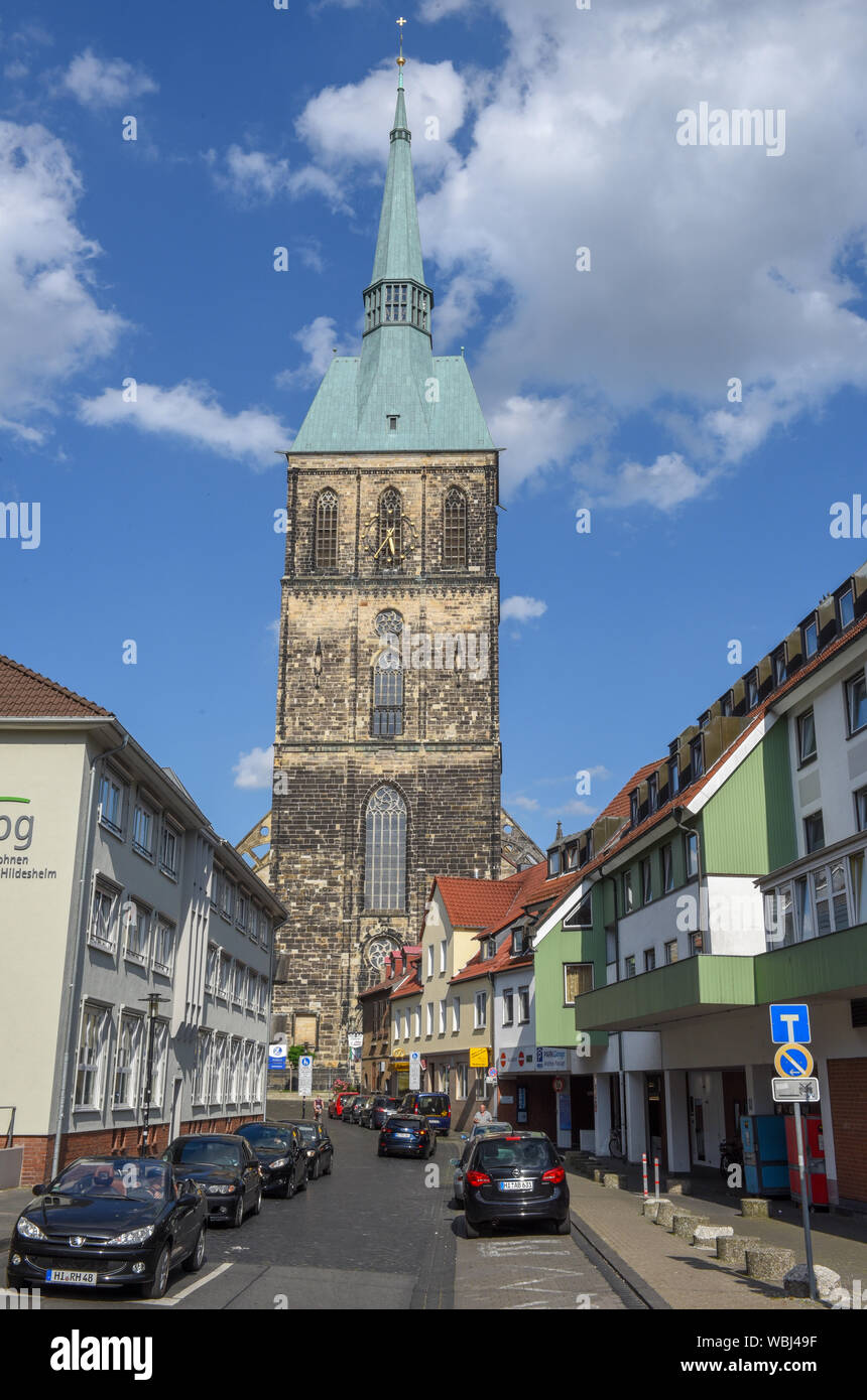 Hildesheim, Deutschland - 1. Juli 2019: St. Andreas Kirche in Hildesheim auf Deutschland Stockfoto