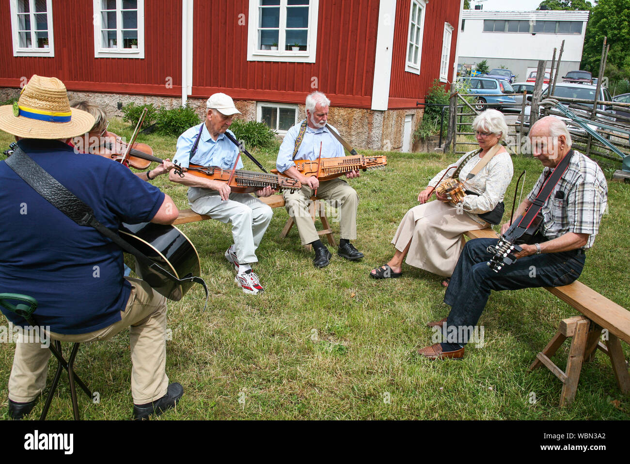 Indizierte FIDDLERS bei Folk Music Session outdoor Festival Stockfoto