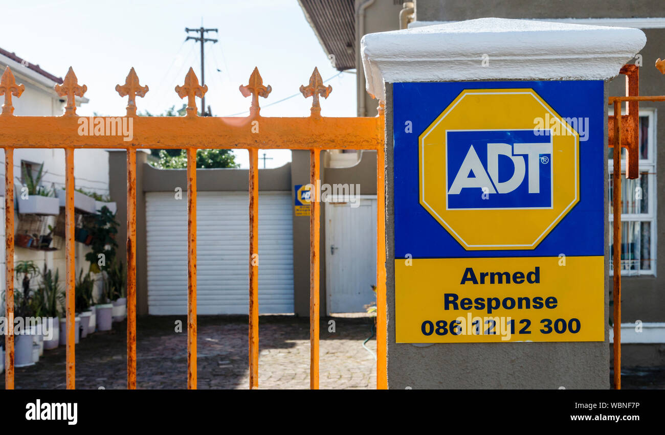 Sicherheit Schilder an Häusern in Muizenberg, Südafrika Stockfoto