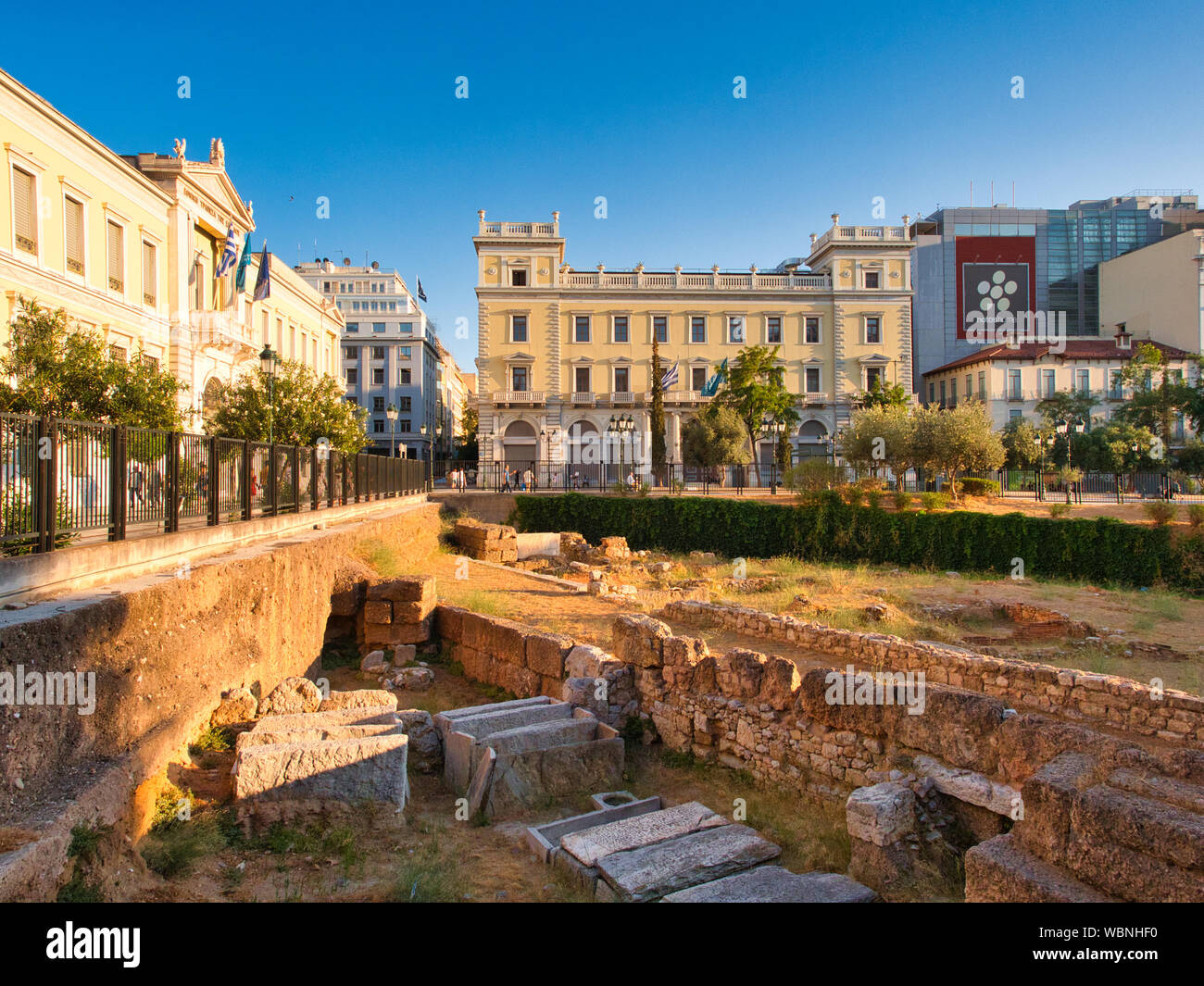 Gräber alte Straße und Teile der Stadtbefestigung archäologische Stätte Kotzia-Platz in Athen Stockfoto