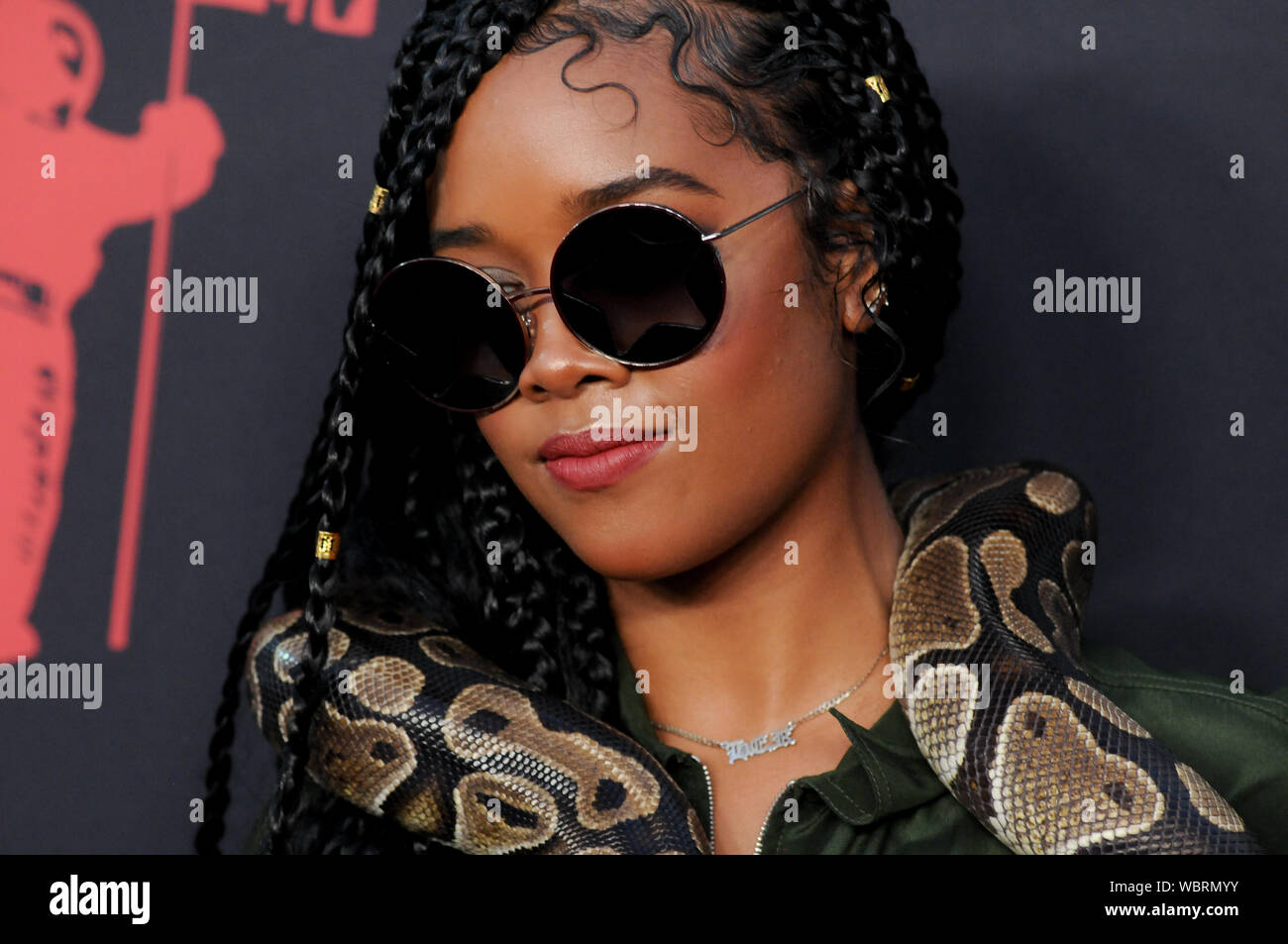 Newark, USA. 27 Aug, 2019. H.E.R. (Gabriella Wilson) besucht die 2019 MTV Video Music Video Awards statt im Prudential Center in Newark, NJ: SOPA Images Limited/Alamy leben Nachrichten Stockfoto