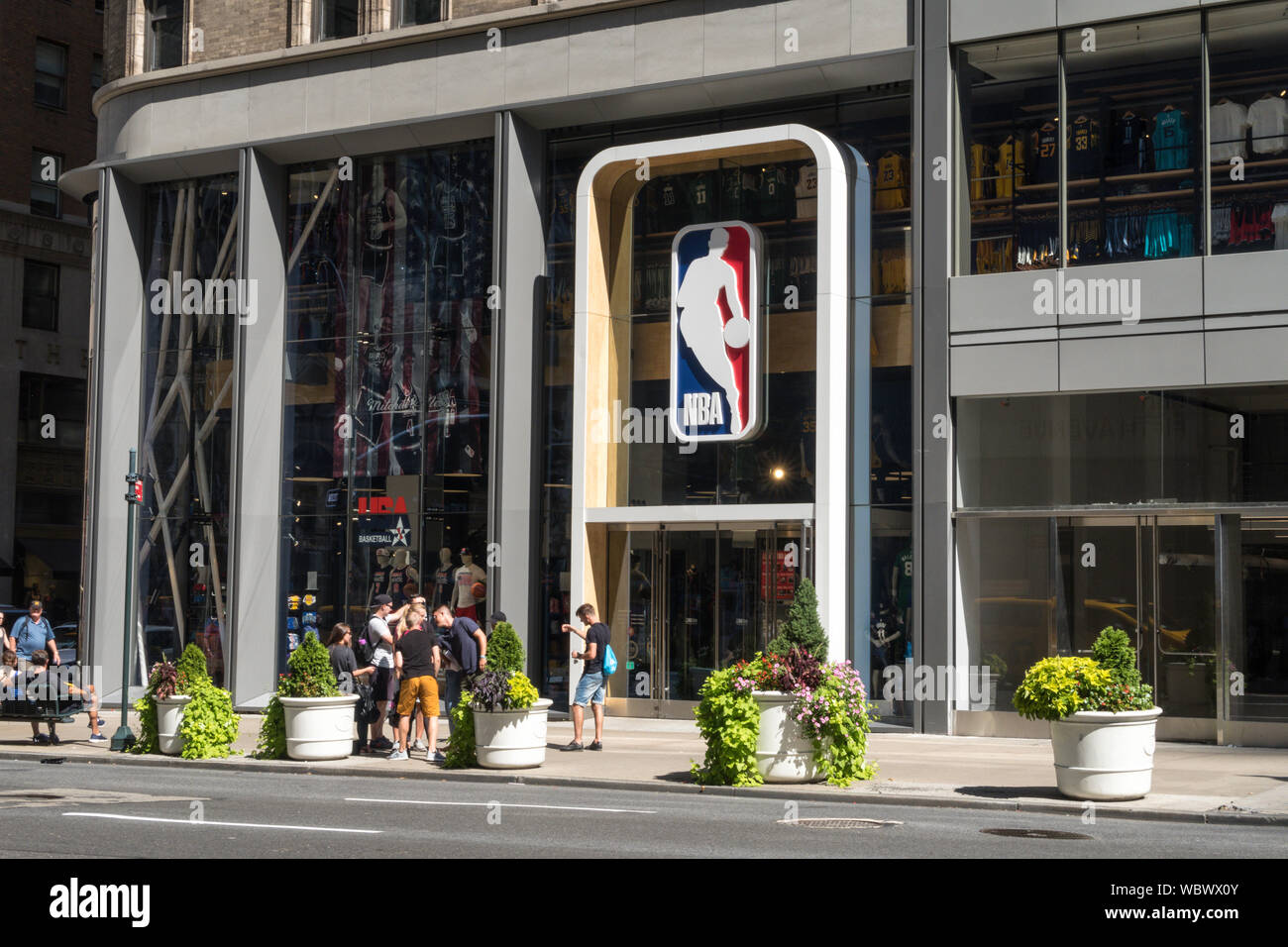 NBA-Flagship-Store, 545 Fifth Avenue, New York Stockfoto