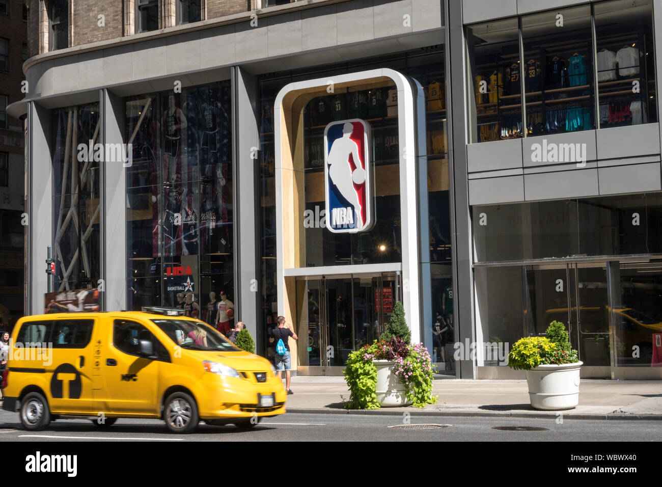 NBA-Flagship-Store, 545 Fifth Avenue, New York Stockfoto