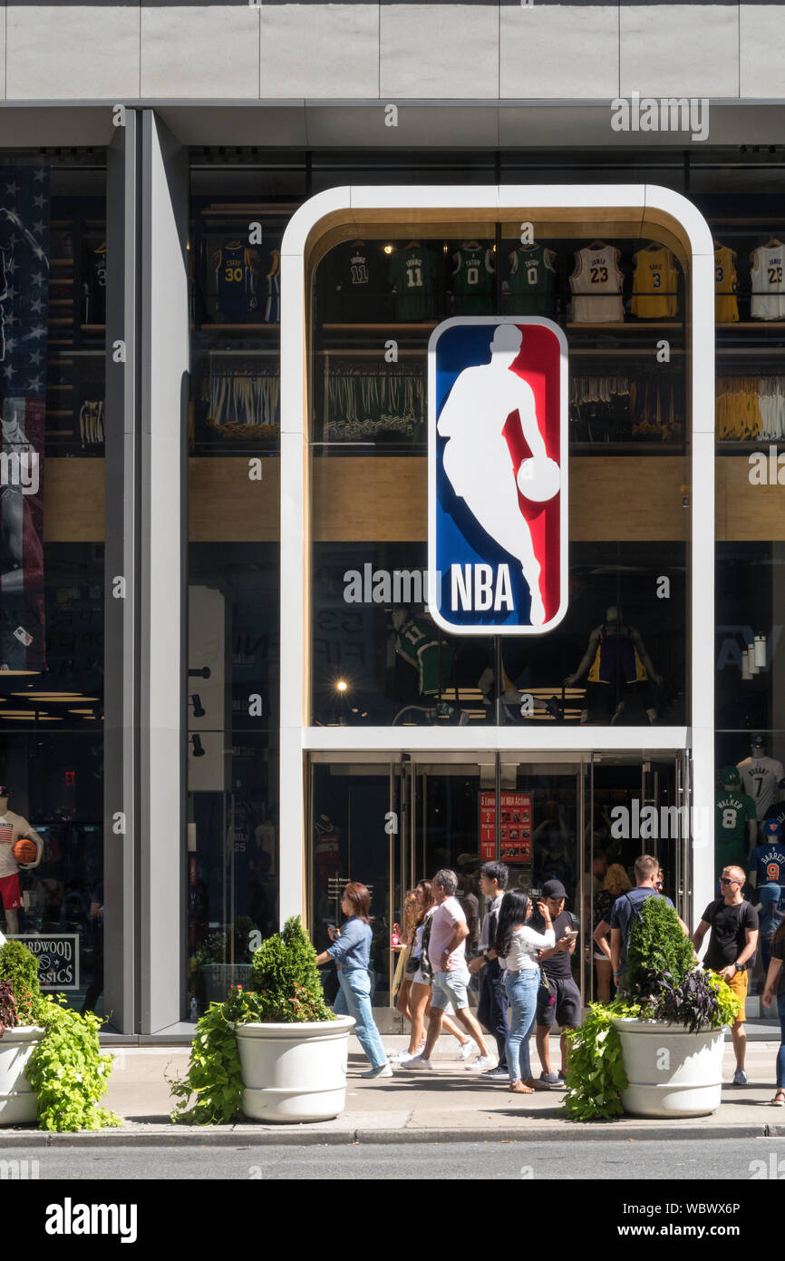 NBA Flagship Store, 545 Fifth Avenue, NYC 2019 Stockfoto