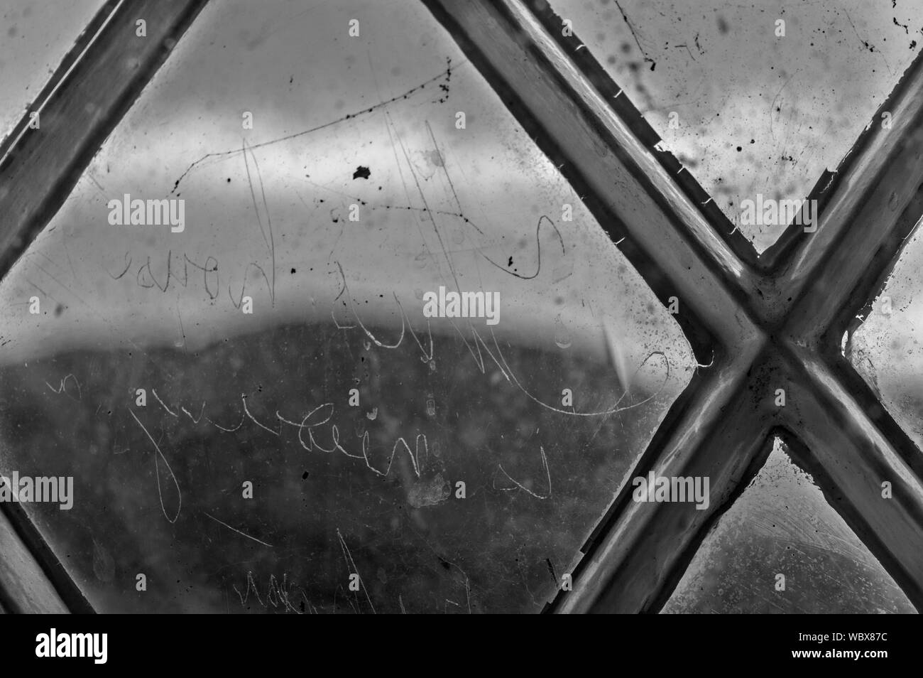 CROICK TELFORD PARLAMENTARISCHEN KIRCHE ARDGAY SUTHERLAND SCHOTTLAND SCHREIBEN KRATZER AUF DEN DIAMOND FENSTERSCHEIBEN IN 1845 Serie 7 Stockfoto