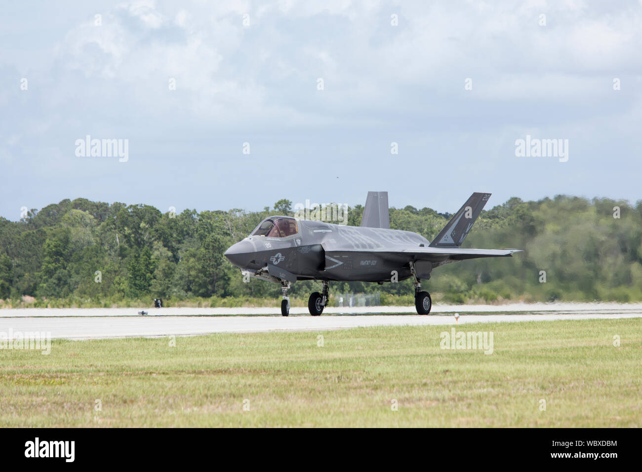 BEAUFORT, SOUTH CAROLINA - 30. APRIL 2017: F-35 Lightning fighter Taxis auf der Landebahn des Marine Corp Air Station in Beaufort, South Carolina Stockfoto