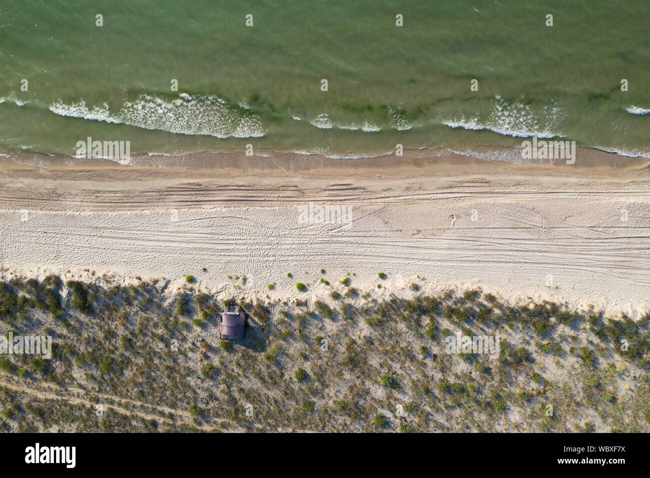 Camping Zelt an einem Strand in der Nähe von Schwarzen Meer an einem sonnigen Tag Stockfoto