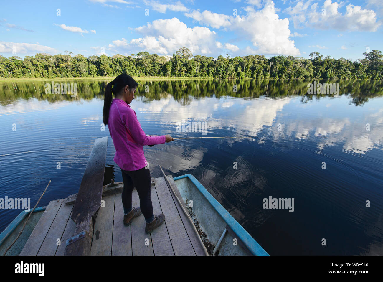 Angeln für yellow-bellied Piranha auf See Tres Chimbadas, Tambopata Fluss, peruanischen Amazonas Stockfoto