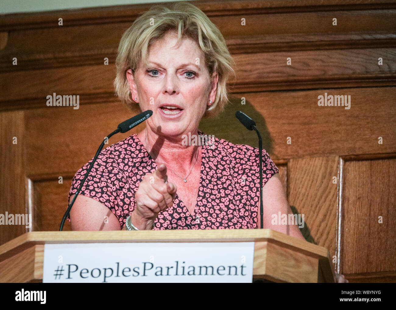 London, Großbritannien. 27 Aug, 2019. Anna Soubry spricht. Parteiübergreifenden Parlamentarier und Führer der Oppositionspartei Zusammenbau in der historischen Lage der Kirche Haus in London ihre "Kirche Haus Erklärung", mit der Absicht, das Parlament von der Regierung abgeschaltet werden zu stoppen zu unterzeichnen. Teilnehmer gehören Bibliothek Dem Führer Jo Swinson, Arbeit Shadow Cabinet Mitglieder John McDonnell und Sir Kier Starmer, Caroline Lucas, mit dem die Gruenen, SNP Ian Blackford und viele andere. Bis zu rund 160 MPs werden gedacht, um die Erklärung insgesamt unterschrieben haben. Credit: Imageplotter/Alamy leben Nachrichten Stockfoto