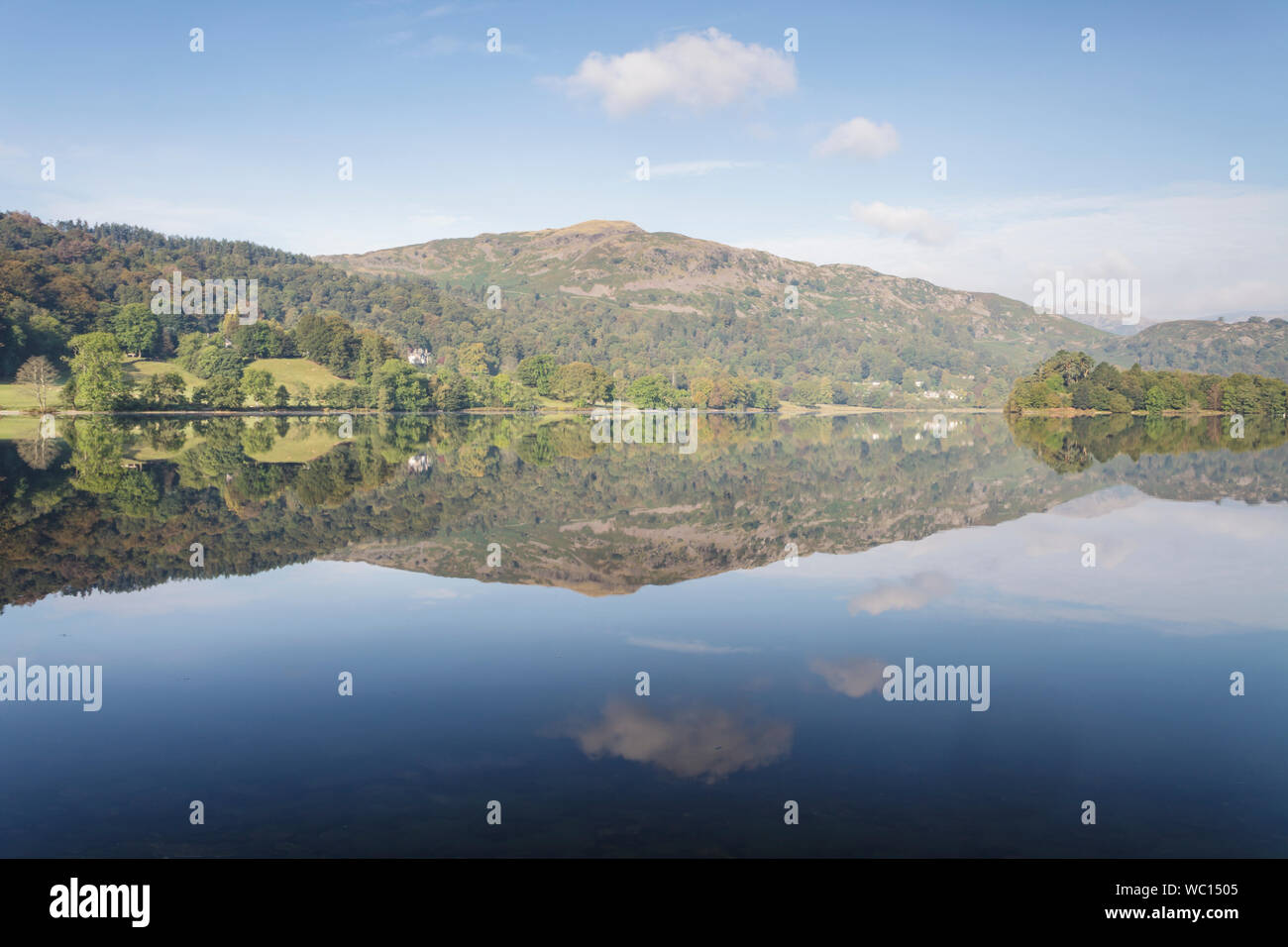 Das Stille Wasser von Grasmere im Lake District National Park, Cumbria, England. Stockfoto