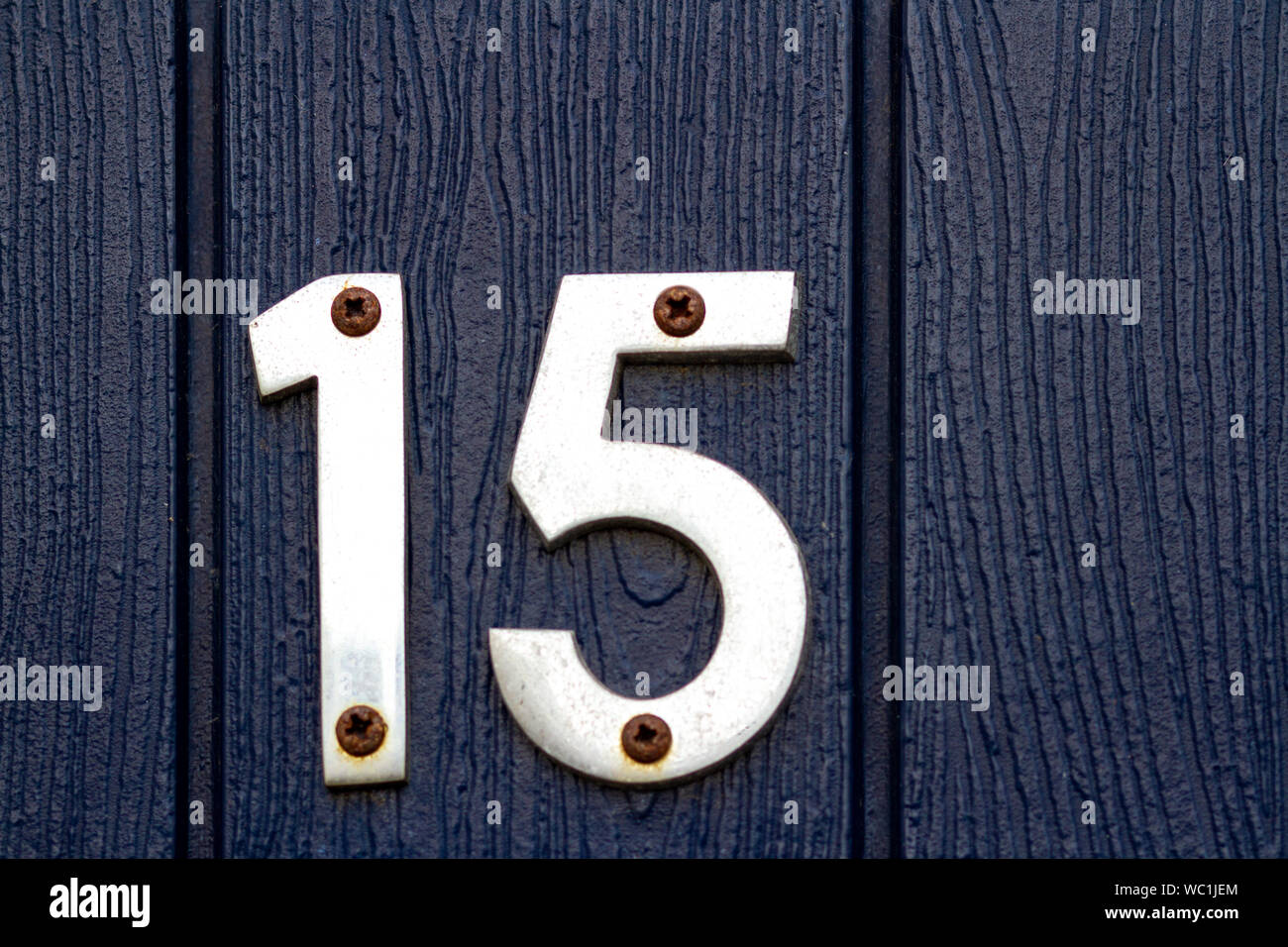 Silver House Nr. 15 auf schwarzem Holz vordere Klappe Stockfoto
