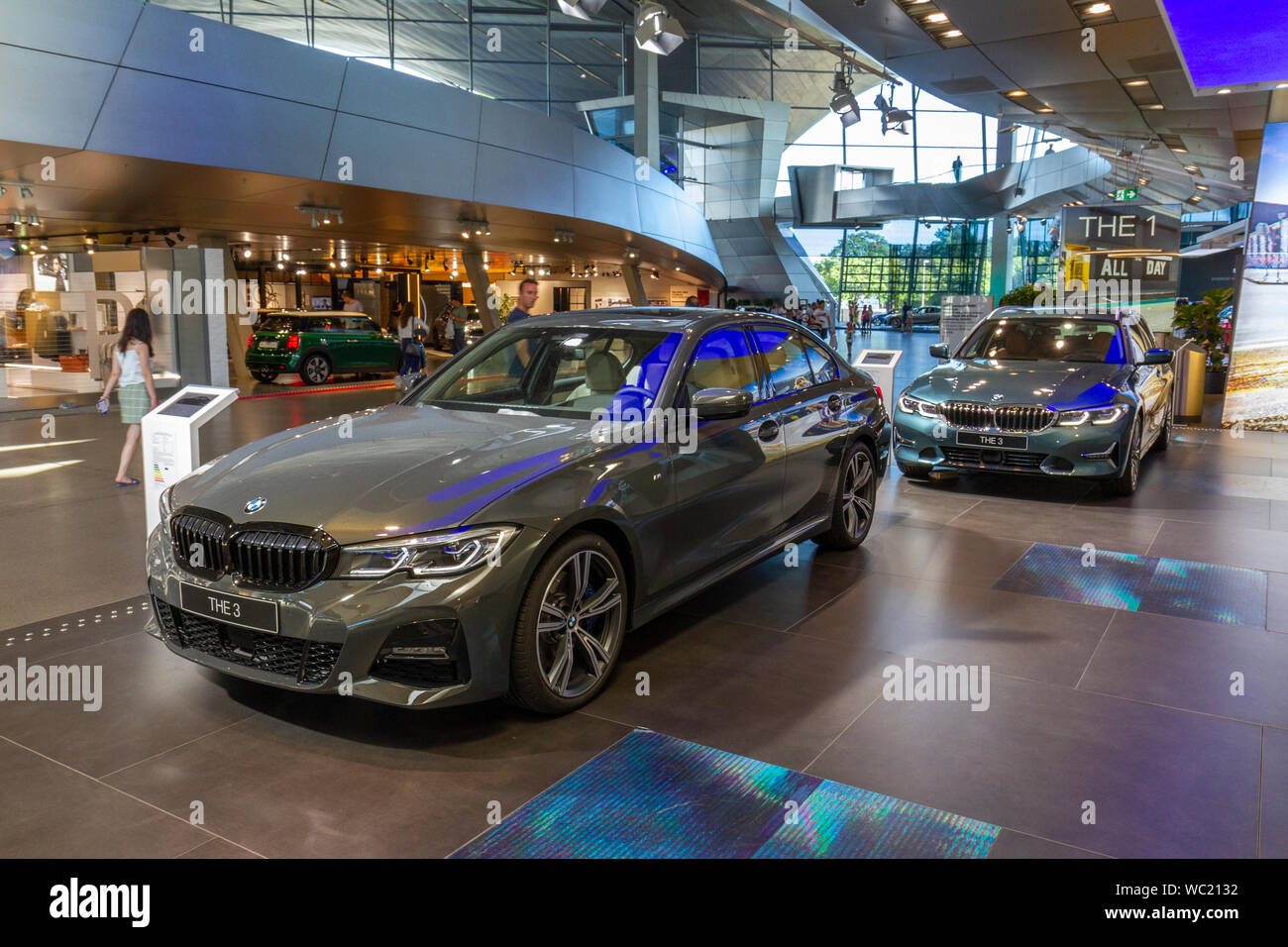 Allgemeine Ansicht in der BMW Welt, eine gemeinsame Ausstellung und Museum, neben dem BMW-Werk in München, Bayern, Deutschland. Stockfoto