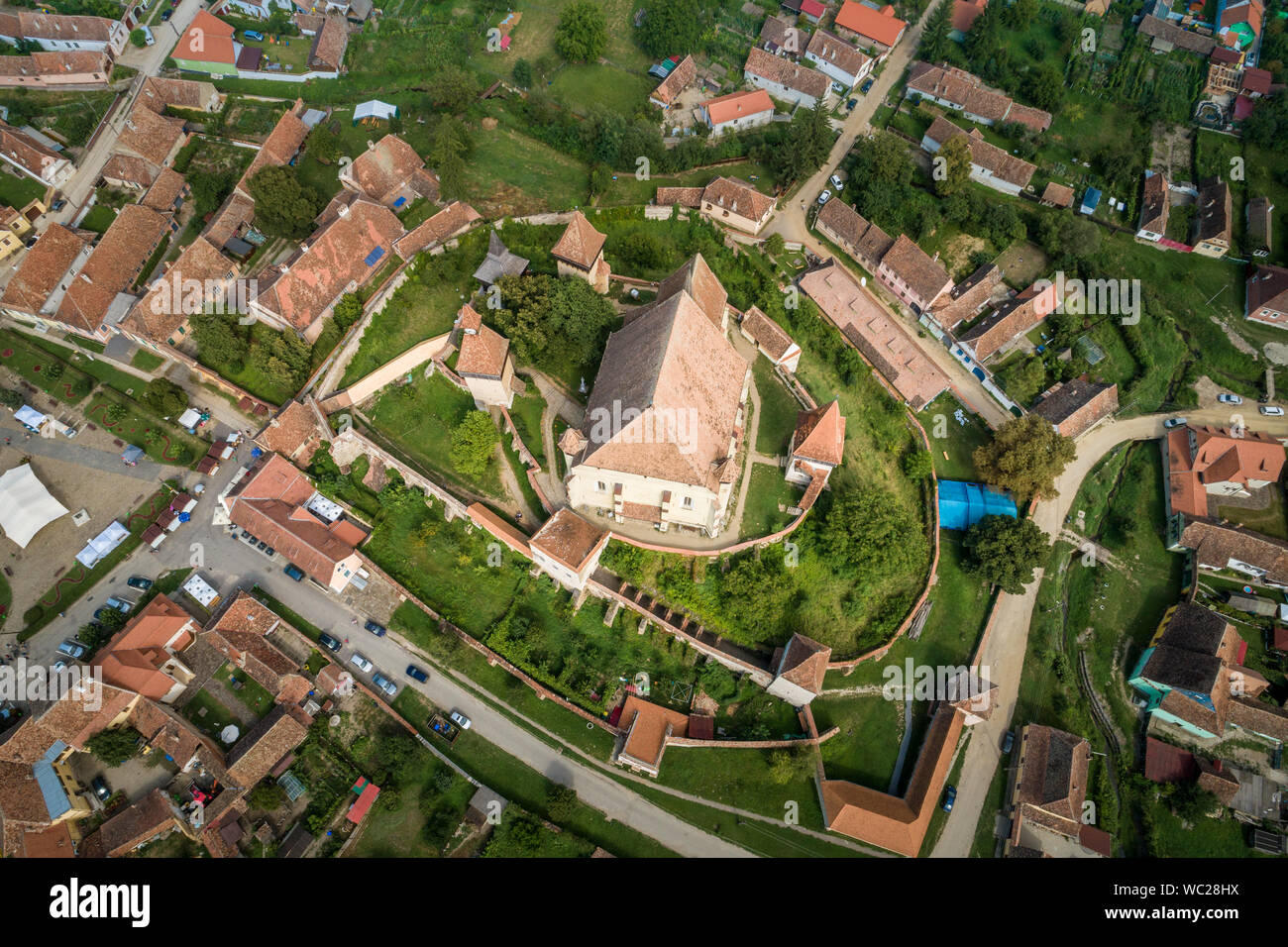 Luftaufnahme von Birthälm befestigte Sächsische Kirche, UNESCO-Weltkulturerbe, in Birthälm Dorf, Siebenbürgen, Rumänien, Europa. Rumänien reisen destinati Stockfoto