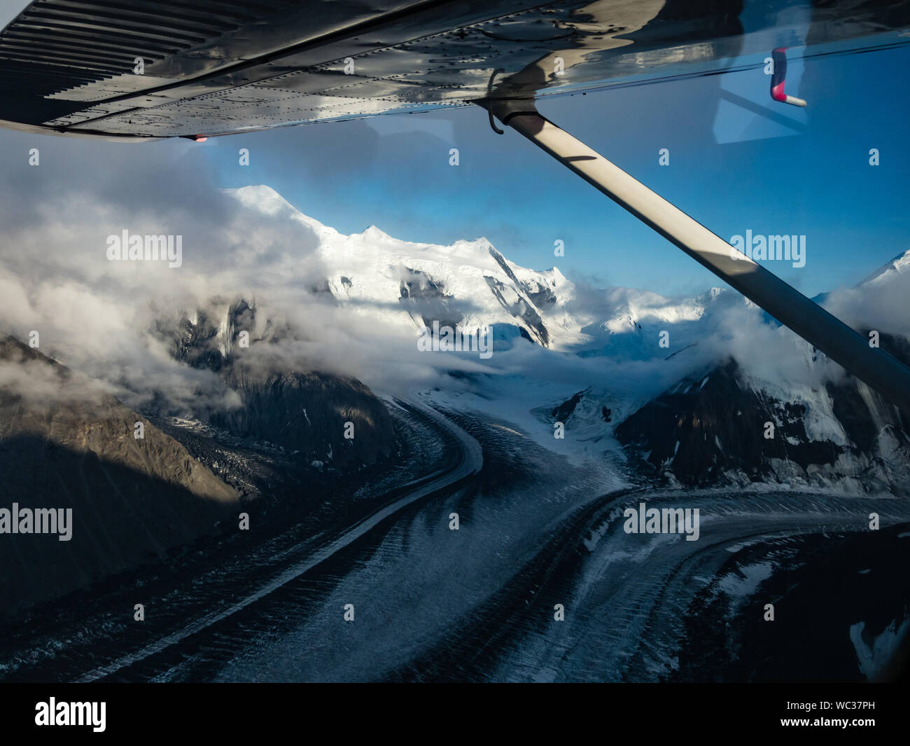 Die unglaubliche Aussicht auf den Denali Reichweite im Denali National Park, während Flug sehen von einem Flugzeug aus Kantishna Alaska Stockfoto