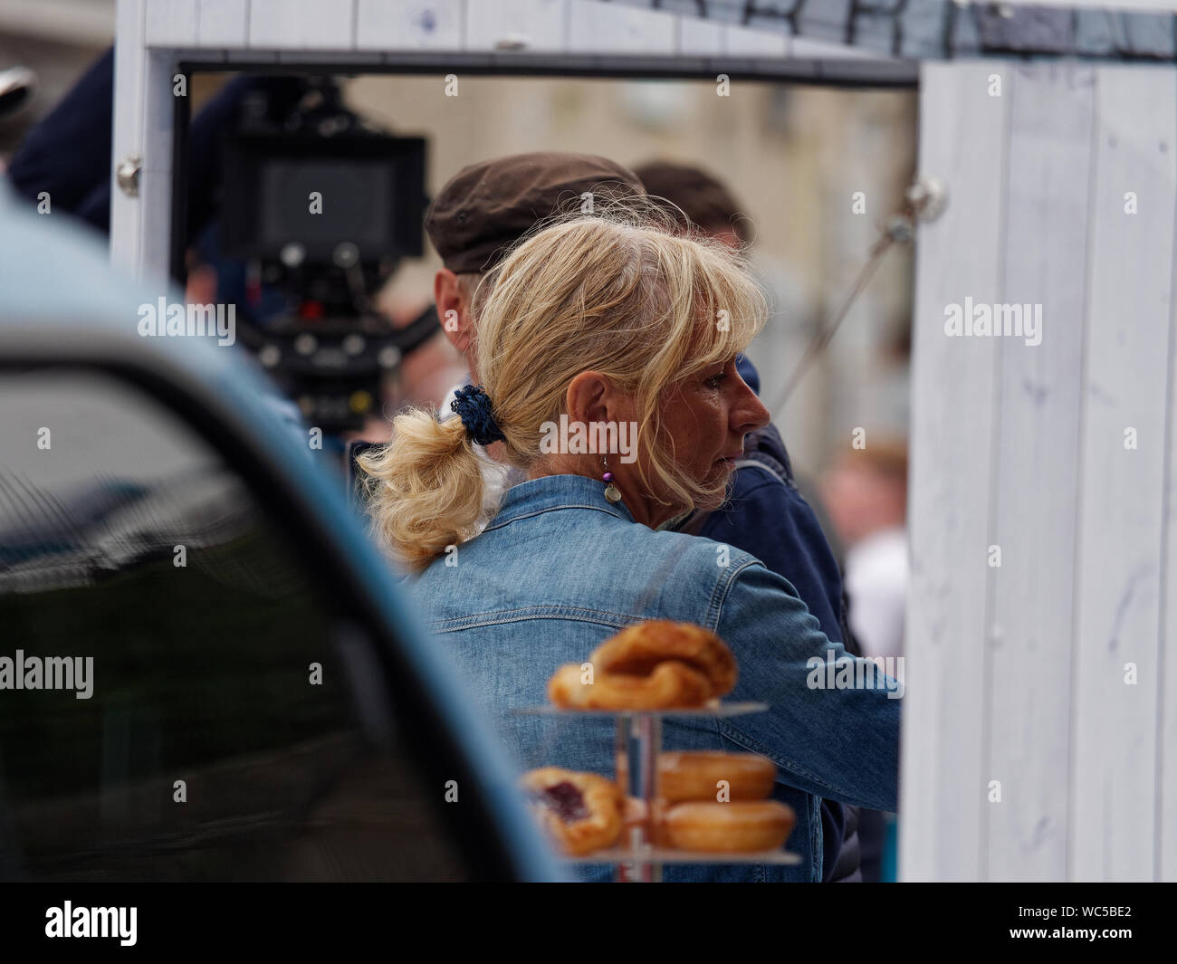 FFP New Media ein Teeloffel liebe, ein Teelöffel der Liebe. Rosamunde Pilcher romantischen Film vor Ort in Newquy Hafen, Cornwall, UK, 27. August 2019, Stockfoto