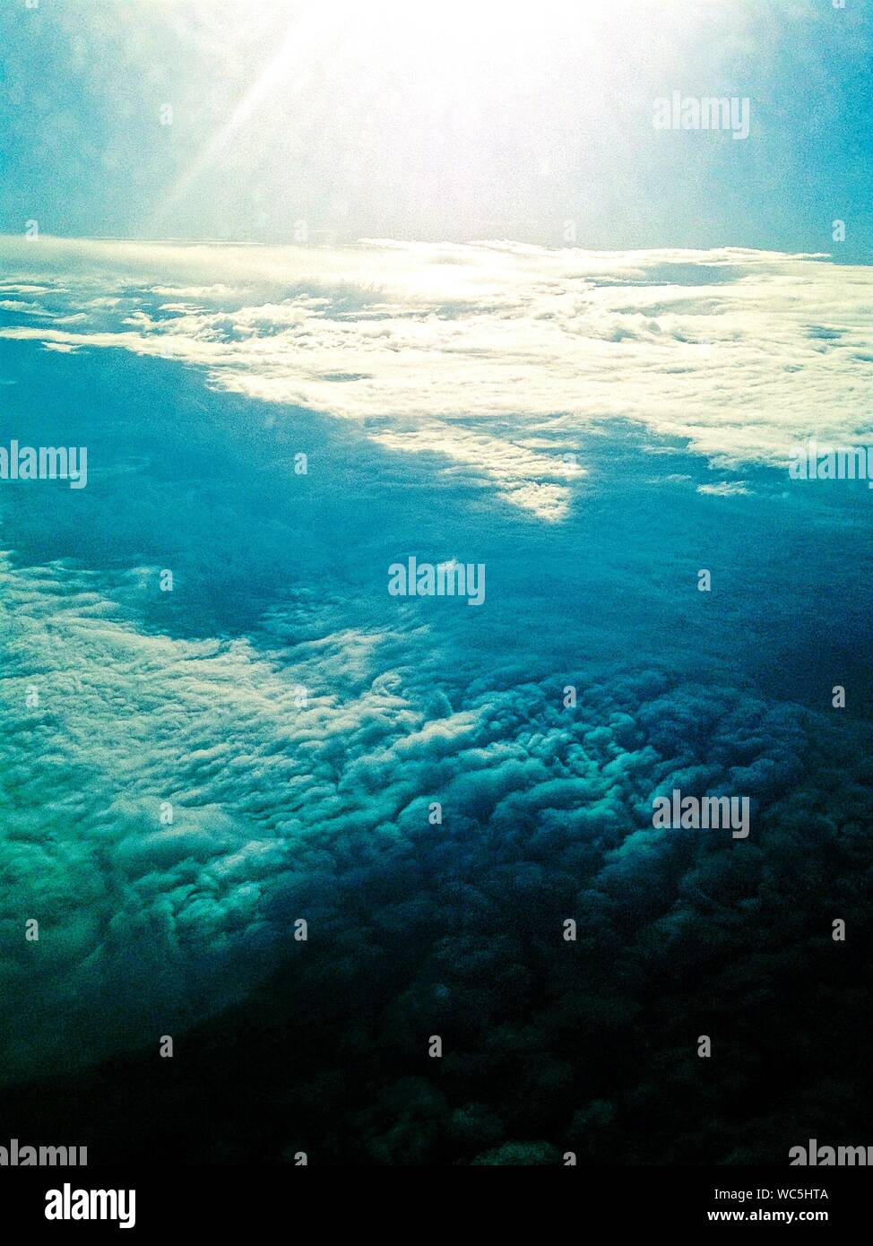 Sonnenlicht über Cloudscape Stockfoto