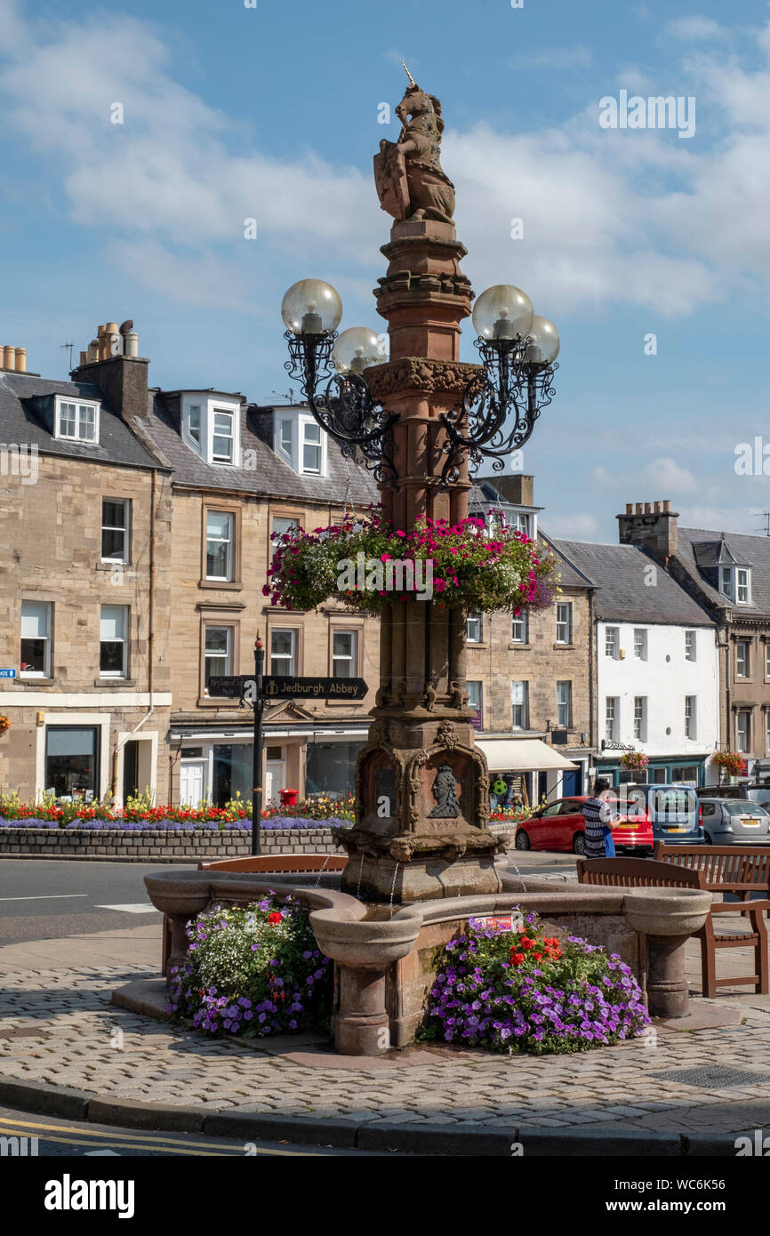 Das Jubiläum Brunnen auf dem Marktplatz Jedburgh, Scottish Borders. Stockfoto