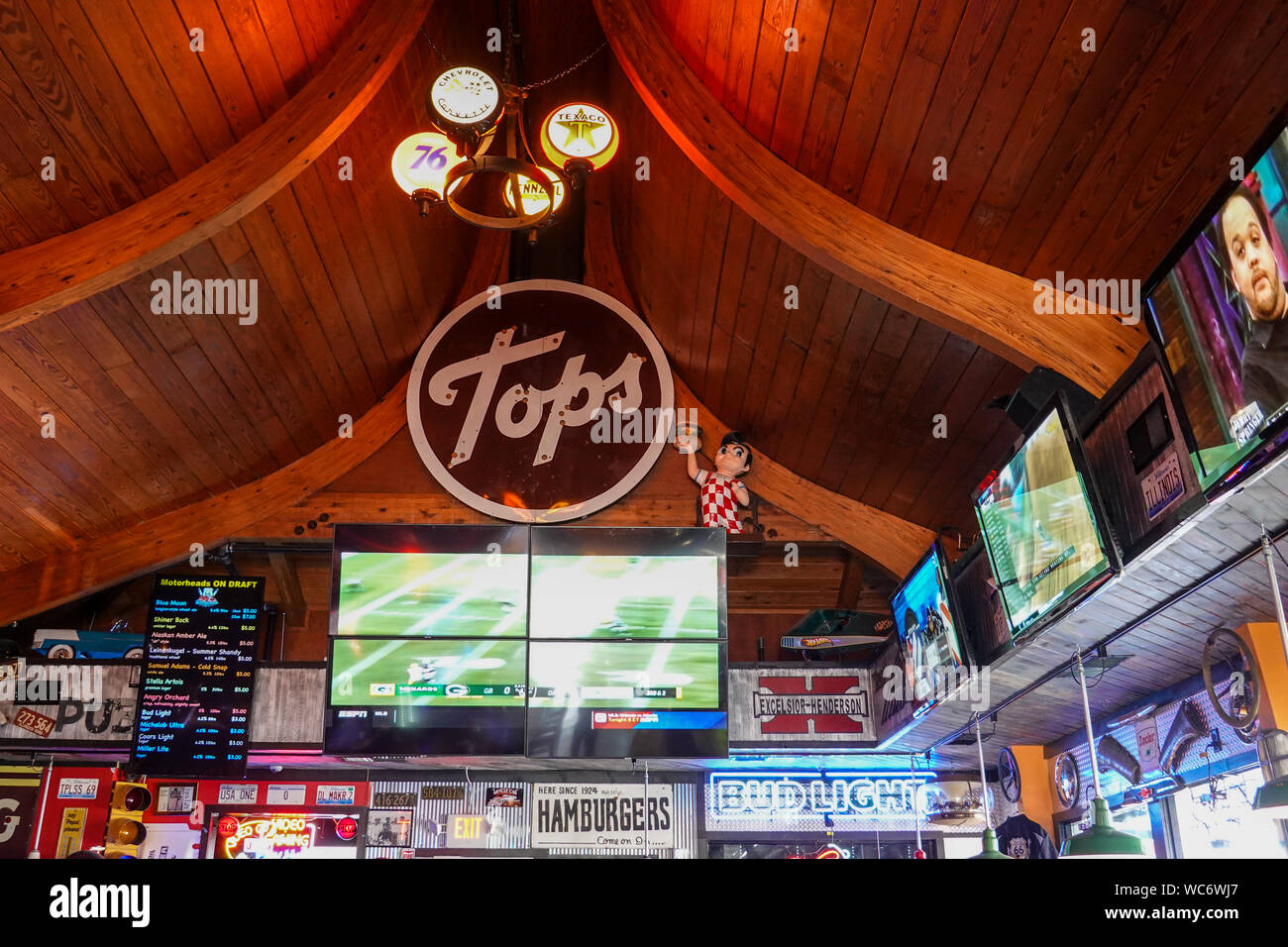 Springfield, IL/USA -8/23/19: motorheads Bar und Restaurant, wo die Einrichtung des alten Autos und Teilen. Stockfoto