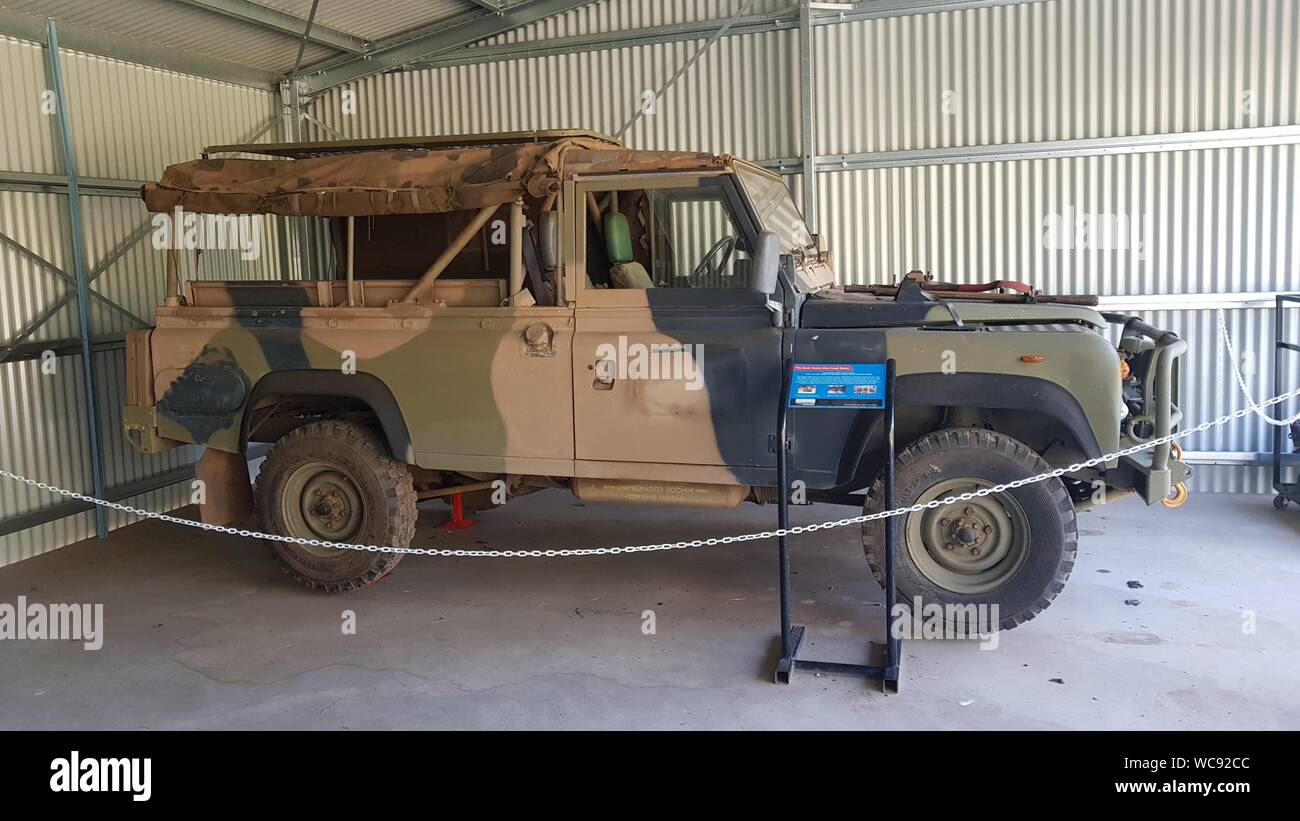 Australische Armee Land Rover 110 Art.Nr. 48-001. Dieses Fahrzeug wurde von großen Les Hiddins während der Dreharbeiten in den späten 1980er Jahren Bush Tucker Mann TV-Serie verwendet. Stockfoto