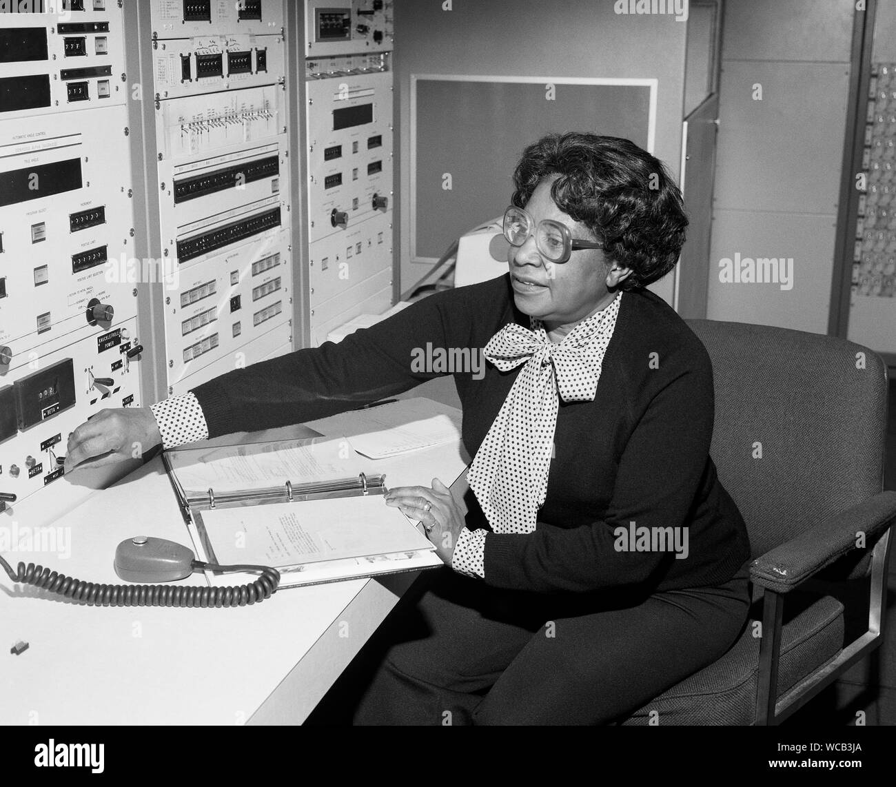 Mary Jackson, ein 'Human Computer' im Film versteckte Zahlen gekennzeichnet, bei der NASA Langley Research Center, Hampton, Virginia. (USA) Stockfoto