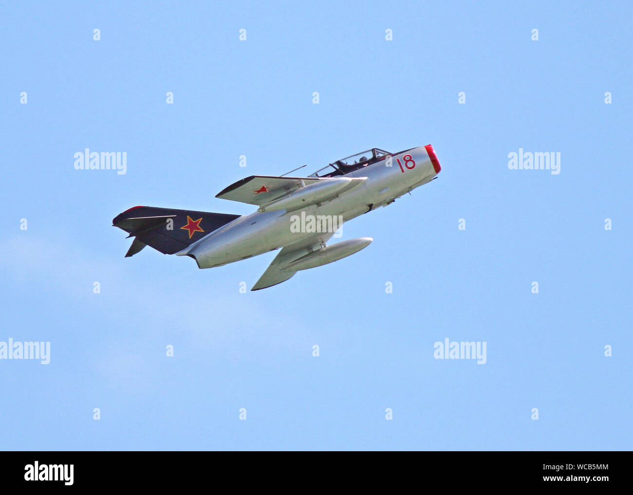 'Red 18' von der norwegischen Luftwaffe historische Squadron ist ein sowjetischer Bauart zu Mig-15 Fighter. Es war das erste fegte winged Düsenjäger der Welt. Stockfoto