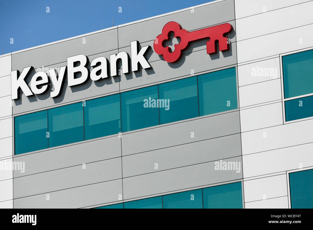 Ein logo Zeichen außerhalb einer Anlage durch KeyBank in Brooklyn, Ohio besetzt am 11. August 2019. Stockfoto