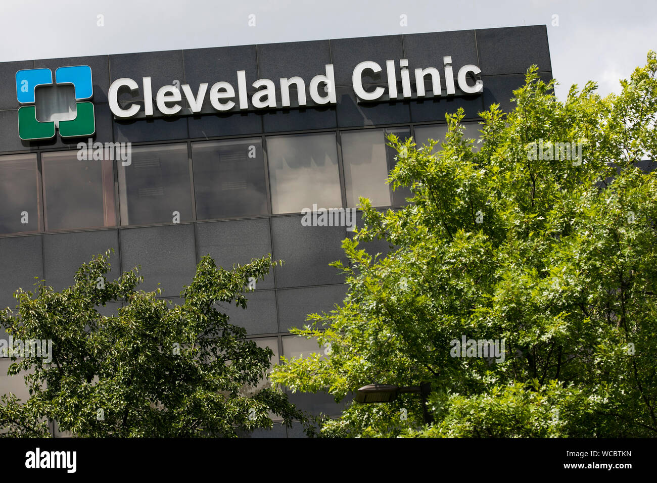 Ein logo Zeichen außerhalb einer Anlage von der Cleveland Clinic in Beachwood, Ohio besetzt am 11. August 2019. Stockfoto