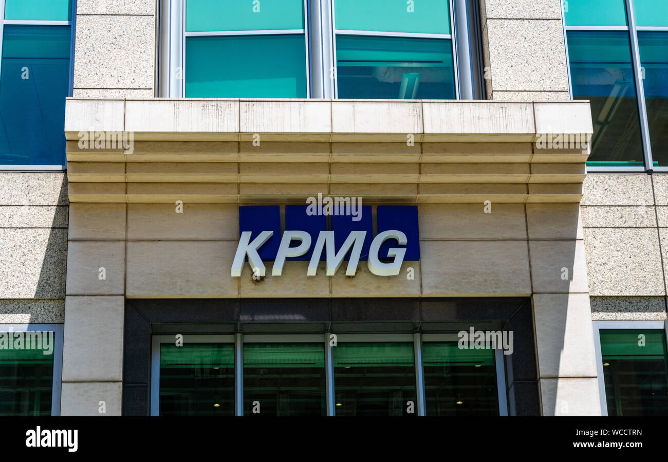 KPMG Zeichen und Logos auf Bürogebäude, entworfen von Heller Manus Stockfoto