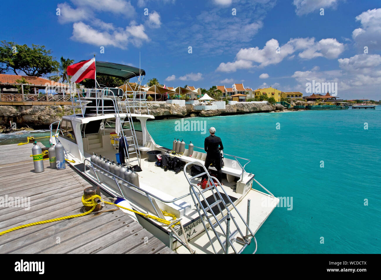 Tauchboot am Pier von Captain Don's Habitat, Resort Tauchen hotel, Kralendijk, Bonaire, Niederländische Antillen Stockfoto