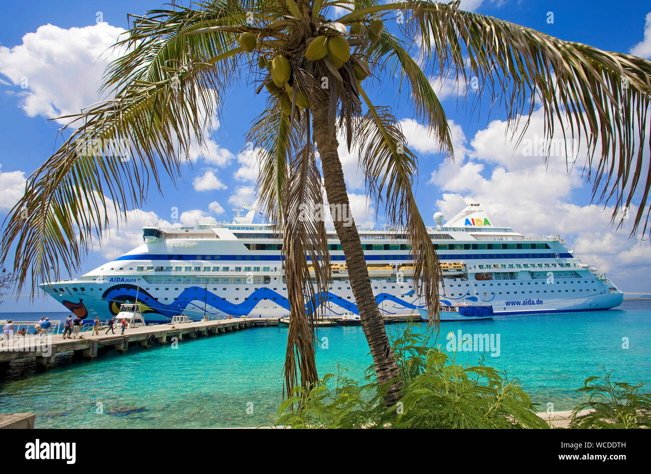 Das deutsche Kreuzfahrtschiff "AIDA Aura" in Kralendijk, Bonaire, Niederländische Antillen Stockfoto