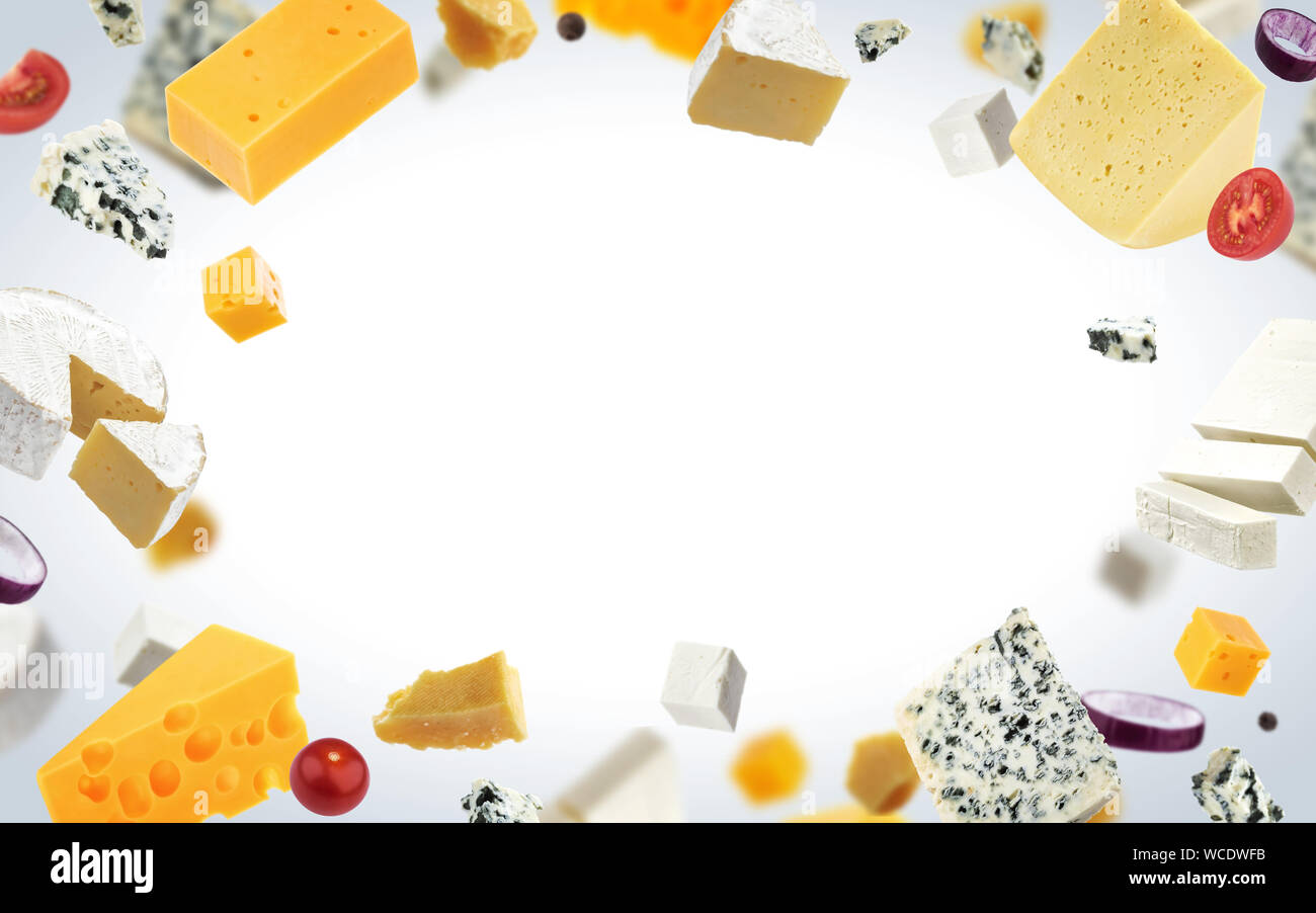Käse Rahmen auf weißem Hintergrund, verschiedene Sorten Käse Stockfoto
