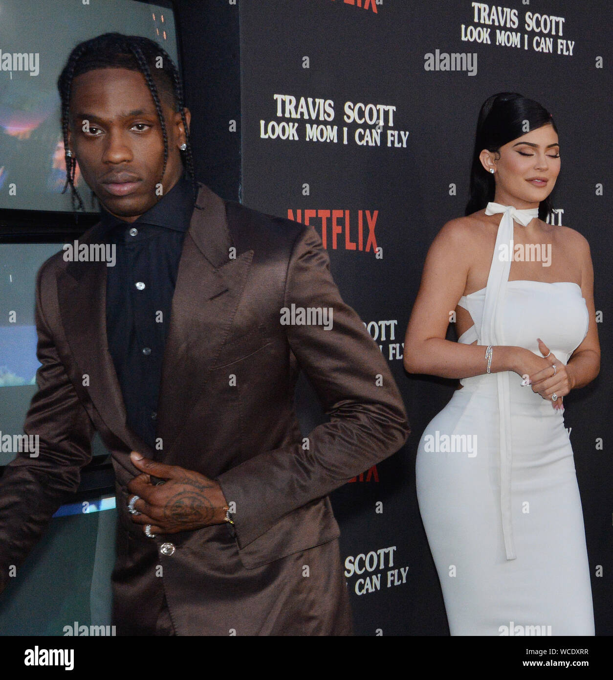 Santa Monica, Kalifornien, USA. 28 Aug, 2019. Rapper Travis Scott und Kylie Jenner Besuchen die Premiere von Netflix "Travis Scott: Look Mom Ich kann fliegen" Barker Hangar am 27. August 2019 in Santa Monica, Kalifornien. "Travis Scott: Look Mom Ich kann Fliegen "Spuren der Houston rapper zu super-Stars, die sich auf die Monate um Scott's drittes Album 'Astroworld'. Foto von Jim Ruymen/UPI Quelle: UPI/Alamy leben Nachrichten Stockfoto