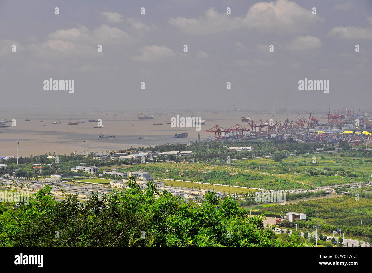 Ein Blick auf den Yangtze River Bank von Lang Shan Berg in Nantong China Stockfoto